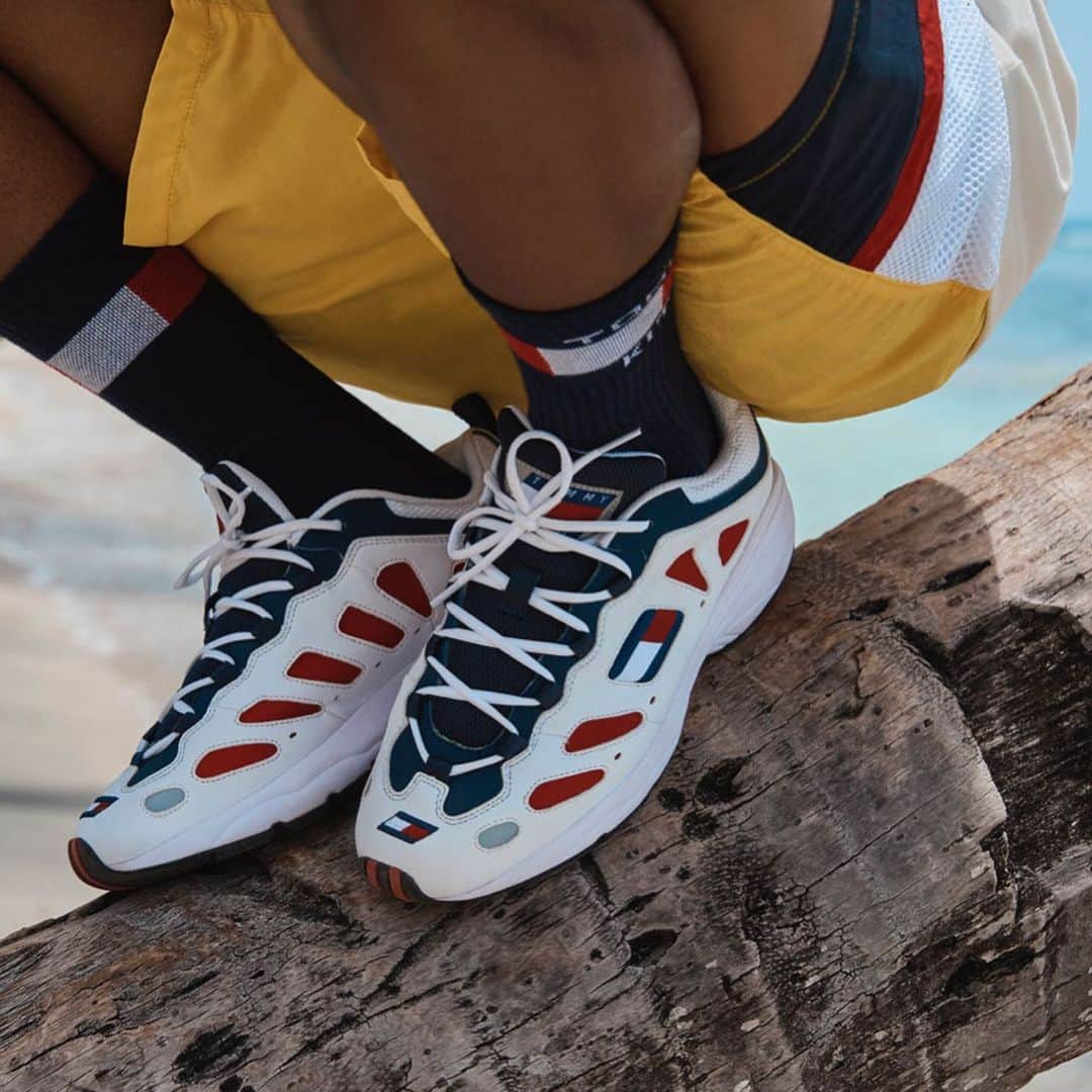 HYPEBEASTさんのインスタグラム写真 - (HYPEBEASTInstagram)「@hypebeaststyle: @kith x @tommyhilfiger are back with a new collaborative Spring/Summer 2019 collection. Inspired by the tropical island of Mustique — one of Tommy’s favorite travel destinations where he spent most vacations and shot some of his most iconic campaigns. Available on May 23 at all KITH shops and online at 11AM EST.」5月22日 7時21分 - hypebeast