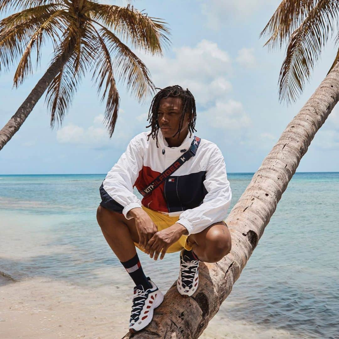 HYPEBEASTさんのインスタグラム写真 - (HYPEBEASTInstagram)「@hypebeaststyle: @kith x @tommyhilfiger are back with a new collaborative Spring/Summer 2019 collection. Inspired by the tropical island of Mustique — one of Tommy’s favorite travel destinations where he spent most vacations and shot some of his most iconic campaigns. Available on May 23 at all KITH shops and online at 11AM EST.」5月22日 7時21分 - hypebeast