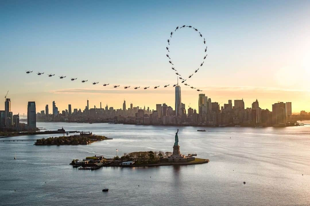 nyonairさんのインスタグラム写真 - (nyonairInstagram)「Our friends at @RedBull sure know how to make an entrance. These amazing stunts performed by @aaronfitzgerald105 over the statue of liberty and city were epic. #RedBullFlipsNYC  Who else would be down to go?! Although we don’t do this in our aircraft we do have some pretty epic flights! 🚁 Get 25% off - Use Code: MDW25! 🚁 ✨ SkyClub members get 50% off at checkout. ✨Not a member? Sign up today! ✨  Ultimate flexibility with our Buy Now, Schedule Later - valid for more than a year. . . . . . #earthpix #bestvacations #loveauthentic #exploremore #moodygrams #complex #esquire #icapture_nyc #jointhemvmt#bucketlist #timeoutnewyork #wildnewyork#newyork_instagram #lensbible#thingstodoinnyc #adventurelifestyle #travelexperience #adventuretravel#FlyNYON #NYONAir #NYONStudio #traveldeals #centralpark #timessquare」5月22日 7時36分 - nyonair