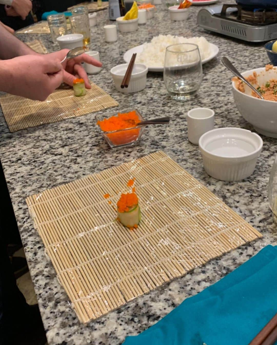 ホーランド・ロデンさんのインスタグラム写真 - (ホーランド・ロデンInstagram)「I did actually make this 🍣 thanks @thecookerydallas for my first cooking class and I’m an expert I don’t need another one ever again👌🏻👍🏻🙌🏻」5月22日 7時41分 - hollandroden