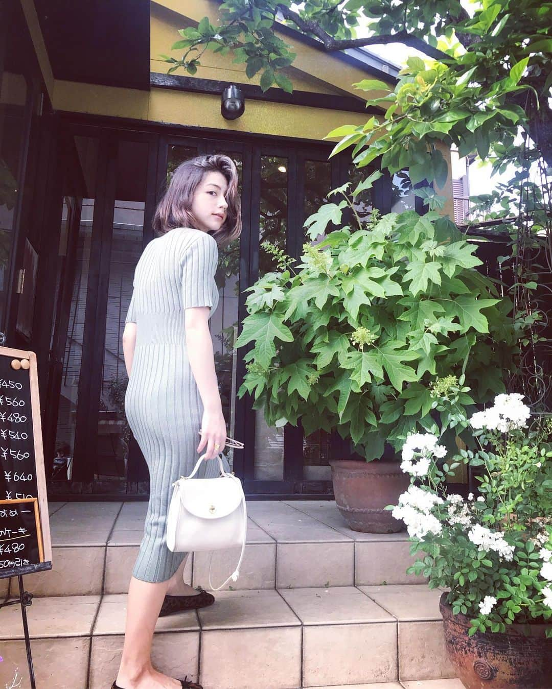 ジェイミー夏樹さんのインスタグラム写真 - (ジェイミー夏樹Instagram)「🌿🍋 #cafe #fashion」5月22日 7時43分 - jaimie__official