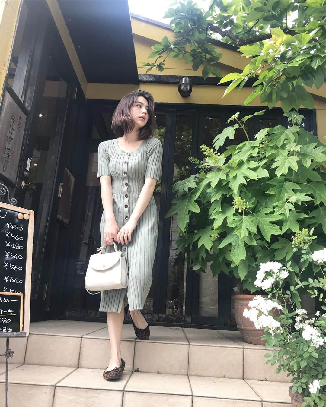 ジェイミー夏樹さんのインスタグラム写真 - (ジェイミー夏樹Instagram)「🌿🍋 #cafe #fashion」5月22日 7時43分 - jaimie__official