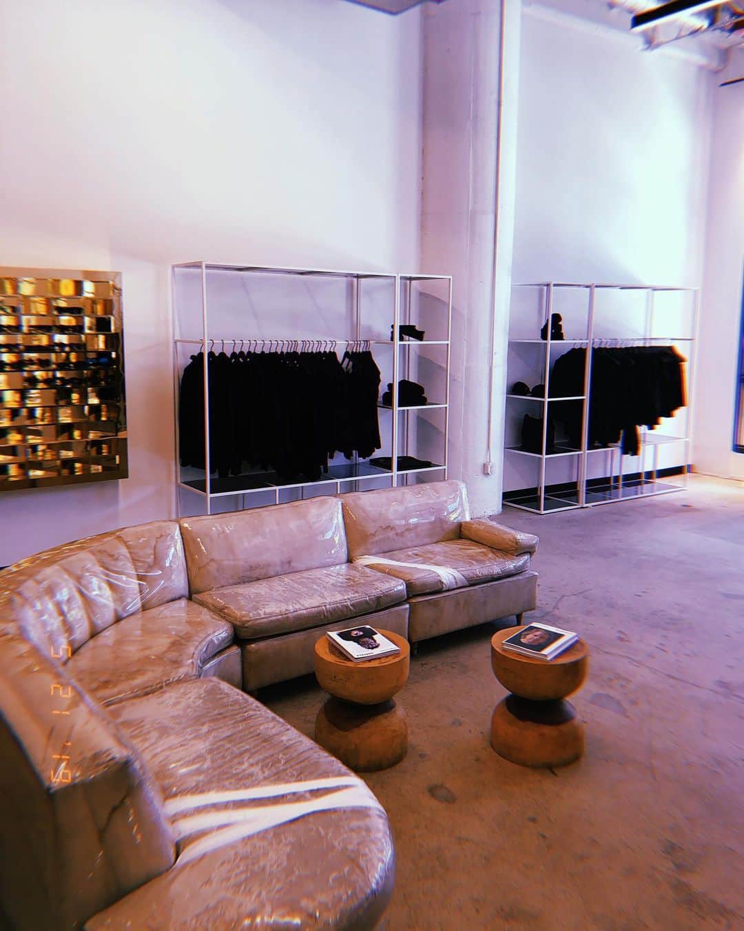 オーク ニューヨークのインスタグラム：「@rowdtla store 💁‍♀️ we’re open all week and weekend long now! Hours are 12-6」