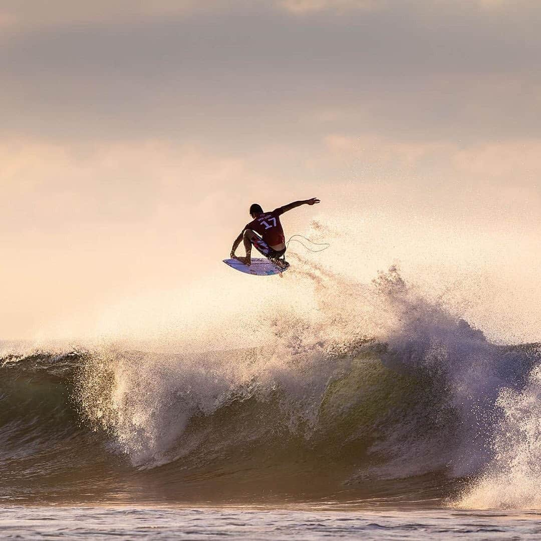 ジュリアン・ウィルソンさんのインスタグラム写真 - (ジュリアン・ウィルソンInstagram)「Until next time Bali ✌🏼 @hurley」5月22日 8時05分 - julian_wilson