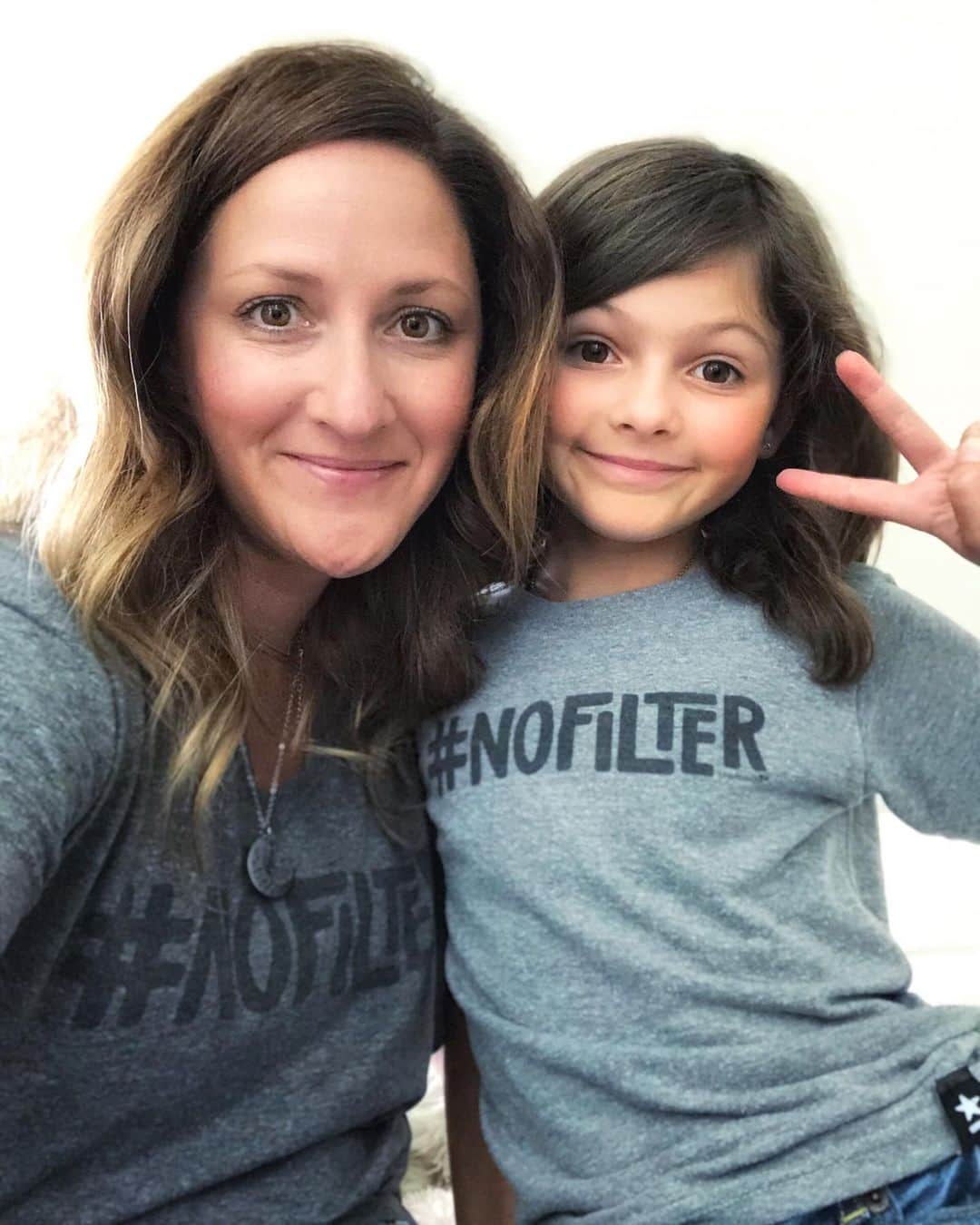 Angie Keiserさんのインスタグラム写真 - (Angie KeiserInstagram)「No Filter could be the title of a book featuring all of our most recent conversations 😳 But hey, I’m definitely happy she’s bringing her questions to ME - whether I’m ready or not 🤣 Anyone else in the boat with us?!?! 🙋‍♀️」5月22日 8時18分 - 2sisters_angie