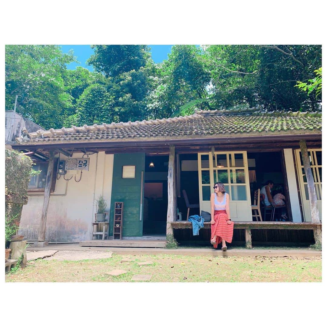 李ヒャンさんのインスタグラム写真 - (李ヒャンInstagram)「癒ししかない古民家カフェ。 お店全てが可愛くて、ご飯は沖縄野菜沢山の体に優しいメニュー。 縁側に座ってると心地よい風と鳥さえずりが聞こえて寝そうになっちゃった。 またリピートしたいお店です♡ #trip #shorttrip #travelgram #okinawa #happy」5月22日 8時21分 - 73hyang