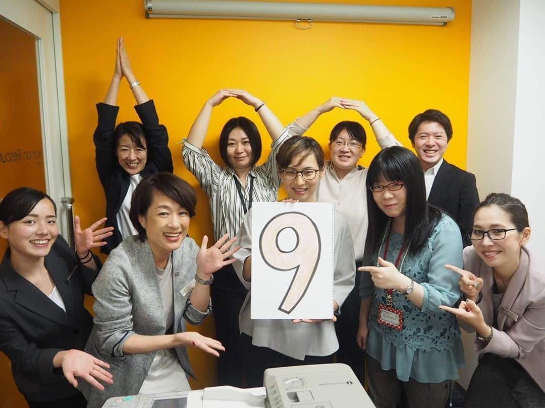 ヒルトン東京ベイ Hilton Tokyo Bayさんのインスタグラム写真 - (ヒルトン東京ベイ Hilton Tokyo BayInstagram)「9 days to go until Hilton’s 100th anniversary🎉 . ヒルトン100周年まであと9日！ 9日目のカウントダウンは、人事業務部！ たくさんのスタッフが働くヒルトン東京ベイ。性別や国籍、年齢や性格などのダイバーシティを尊重して、全てのスタッフが働きやすい環境を作るために日々ホテルを支えています🤗✨ . Countdown by affectionate Human Resources team! . #ヒルトン東京ベイ #東京ディズニーリゾート #舞浜 #チーム #ホテル #100周年 #100周年記念 #ヒルトン #ヒルトンセレブレーション100 #ホテルマン #hilton100 #hilton #tokyodisneyresort #maihama #hiltontokyobay #hrteam #Hilton100anniversary #wearehilton #100th #100thanniversary #anniversary #celebrate #diversity #diversityandinclusion #gptw #greatplacetowork」5月22日 9時13分 - hiltontokyobay