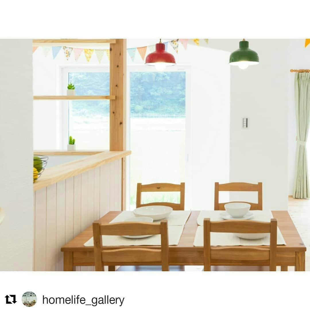 関西LIFE－homelife－さんのインスタグラム写真 - (関西LIFE－homelife－Instagram)「ポップなカラーがアクセントな ナチュラル空間が素敵です♪ . #homelife_ . #Repost @homelife_gallery (@get_repost) ・・・ . 【朝のひと時】 . 忙しい朝だけど朝ごはんはゆっくり食べたいですよね＊ ナチュラルで温かい空間は心に落ち着きを与えます 笑顔で気持ちのいい朝を迎えましょう . . #キッチン #ダイニング #ダイニングテーブル #ナチュラルライフ #シンプルな暮らし #家族団欒 #朝ごはん #家族と暮らす #気持ちのいい朝 #おしゃれな家 #マイホーム #マイホーム計画 #福知山 #豊岡 #加東 #姫路 #注文住宅 #自由設計 #デザイン住宅 #family #house #home #homelife_京都 #homelife_大阪 #homelife_兵庫 #ホームライフ #ホームライフ100 #アーキホームライフ」5月22日 9時17分 - archihome_local