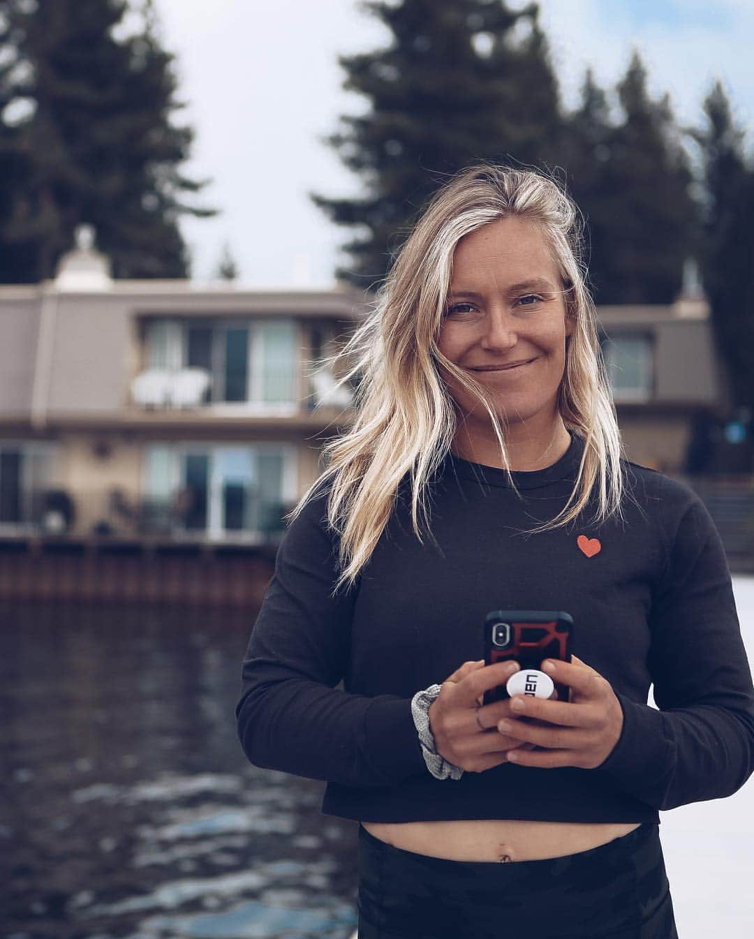 ジェイミー・アンダーソンさんのインスタグラム写真 - (ジェイミー・アンダーソンInstagram)「Thanks for capturing some moments in my home zone miss @dashanosova 💙  I’ve spent a lot of time on this pier over the years... Chillin, meditating, doing yoga, drinking coffee, contemplating my life, jumping in the water, and most importantly taking in the magic of this serene area... Thankful to say the least. ☀️✨🙌 #tahoe #yoga #spiritualgangster #grateful #serenity #peace」5月22日 9時34分 - jamieanderson