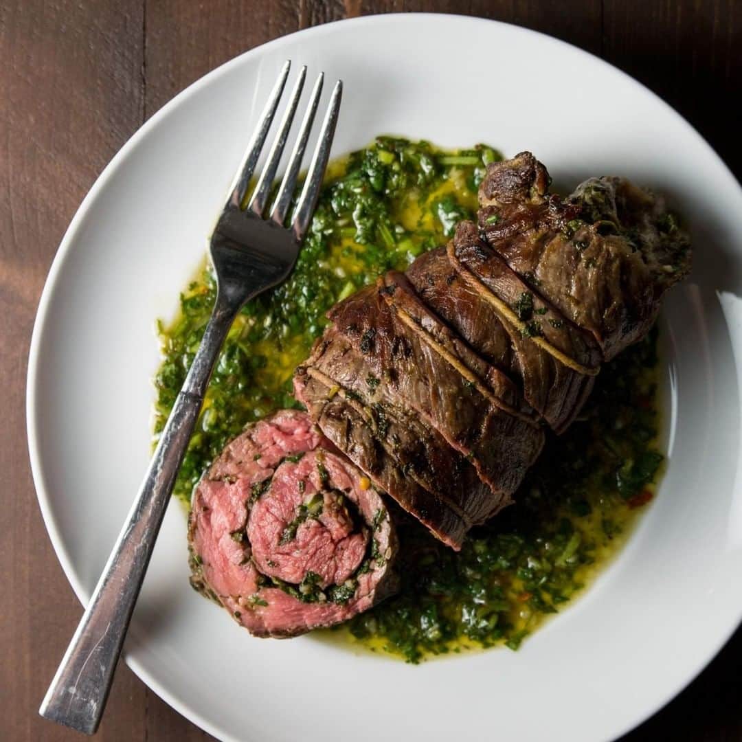 Flavorgod Seasoningsさんのインスタグラム写真 - (Flavorgod SeasoningsInstagram)「Flank Steak with Chimichurri⠀ .⠀ Made with:⠀ 👉 #flavorgod Garlic Lovers⠀ 👉 #flavorgod Pink Salt & Pepper⠀ -⠀ On Sale here ⬇️⠀ Click the link in the bio -> @flavorgod ✅www.flavorgod.com⠀ .⠀ Ingredients:⠀ 1 1/2-2 lbs flank steak (@5280meat)⠀ 1 tsp #FlavorGod Pink S+P, divided⠀ 1 tbsp cooking fat⠀ 1/2 cup chimichurri⠀ kitchen twine⠀ ⠀ Cilantro Chimichurri:⠀ 1 lg bunch cilantro, minced⠀ 5-10 garlic cloves, minced⠀ 1 tbsp #FlavorGod Garlic⠀ 1/2 tsp red pepper flakes⠀ 1/4 cup red wine vinegar⠀ 1/2 cup olive oil⠀ ⠀ Directions:⠀ Preheat oven to 350F. Make chimichurri by whisking ingredients in a bowl, set aside.⠀ ⠀ On a large cutting board, lay flank steak in between two pieces of plastic wrap, pound with flat side of meat tenderizer until flattened and uniform in thickness. Square off edges with a knife. Sprinkle flank with 1/2 tsp FlavorGod Pink S+P, then chimichurri sauce. Roll the flank steak with the grain lengthwise, sprinkle outside with remaining 1/2 tsp S+P. Using kitchen twine, tie flank steak approx every 1 1/2 inches. ⠀ Heat skillet over med-high heat with cooking fat, brown flank roll on all sides, then transfer to oven and finish cooking for approx 15-20 minutes.⠀ Tent with foil and let rest for 10 minutes before cutting into pinwheels. Serve with more chimichurri if desired」5月22日 9時33分 - flavorgod