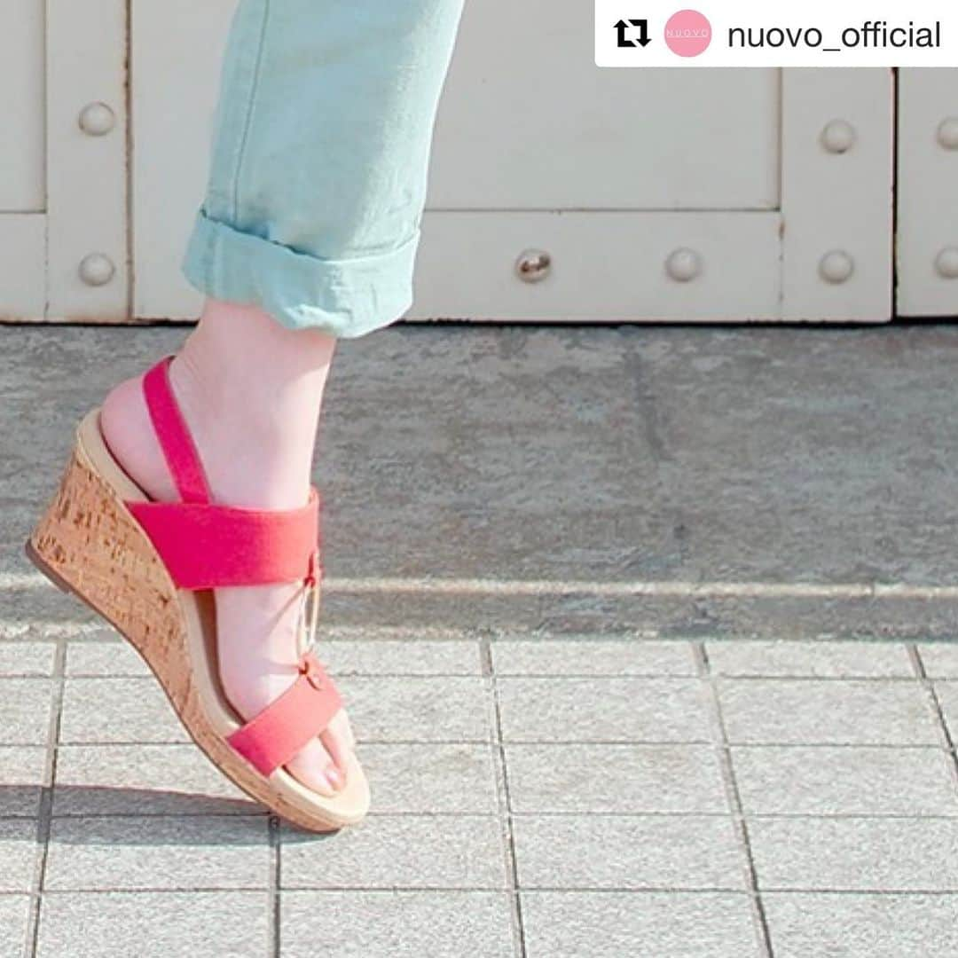 ABCマートさんのインスタグラム写真 - (ABCマートInstagram)「#Repost @nuovo_official with @get_repost ・・・ ＼NEWS📣／⁣ Fitシリーズ💗新作続々♫⁣ ふわふわインソールでしっかり脚をFIT!⁣ ⁣ 昨年売り切れ店舗が多かった大好評アイテム！！ ウェッジソールなのに脚元柔らか😊 ⁣ ⁣ ・・・⁣ fit sandal フレックスリングウェッジ７.5⁣ NE60143 \¥5,500（税別）⁣ ・⁣ 🛍商品購入は全国の@abc_mart_japan @maison_charlotte オンラインサイトにて💡⁣ ・・・⁣ #NUOVOはヌオーヴォと読みます⁣ #NUOVO⁣ #ヌオーヴォ⁣ #nuovofitsandal⁣ #ふわふわインソール⁣ #scarpenuove⁣ #新鞋子⁣ #รองเท้าคู่ใหม่⁣ #ABCマート⁣ #働く女子⁣ #ootd #noheelsnolife #高みえ⁣ #5000円以上のお買い上げで送料無料」5月22日 9時30分 - abc_mart_japan