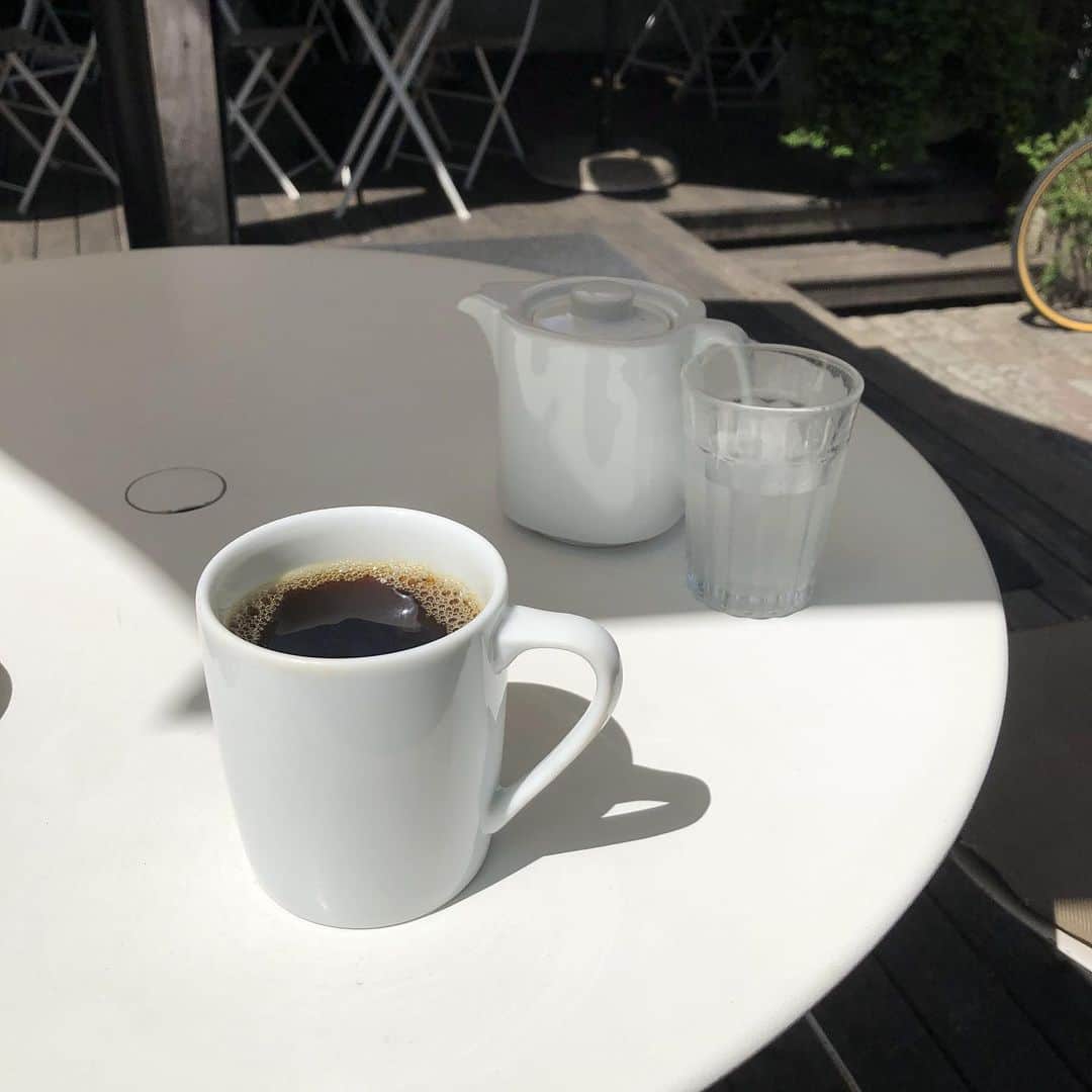 濱田マサルさんのインスタグラム写真 - (濱田マサルInstagram)「薄い薄いコーヒーから始まります🤗 ＃アメリカン #お湯プラス #ほうじ茶で良くない ？レベル #水出しコーヒー  が 本当は好き」5月22日 9時30分 - hamadamasaru