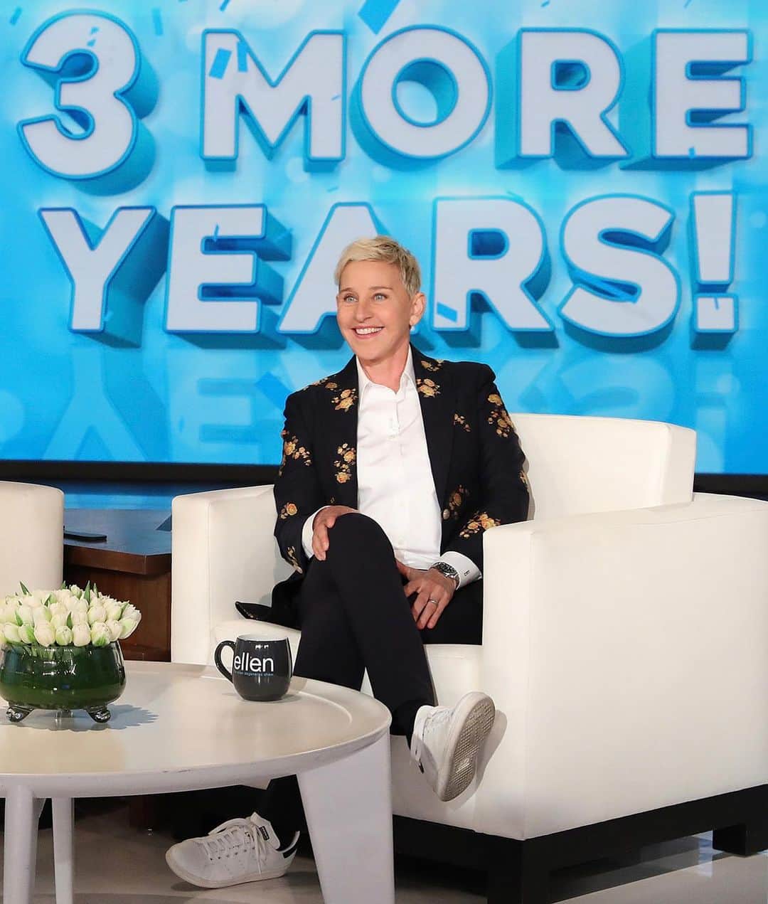 Just Jaredさんのインスタグラム写真 - (Just JaredInstagram)「It’s official - @theellenshow has extended its run for three more years! Tap this photo at the link in bio for more info. #EllenDeGeneres #TheEllenShow Photo: Michael Rozman / @warnerbrosentertainment」5月22日 9時31分 - justjared