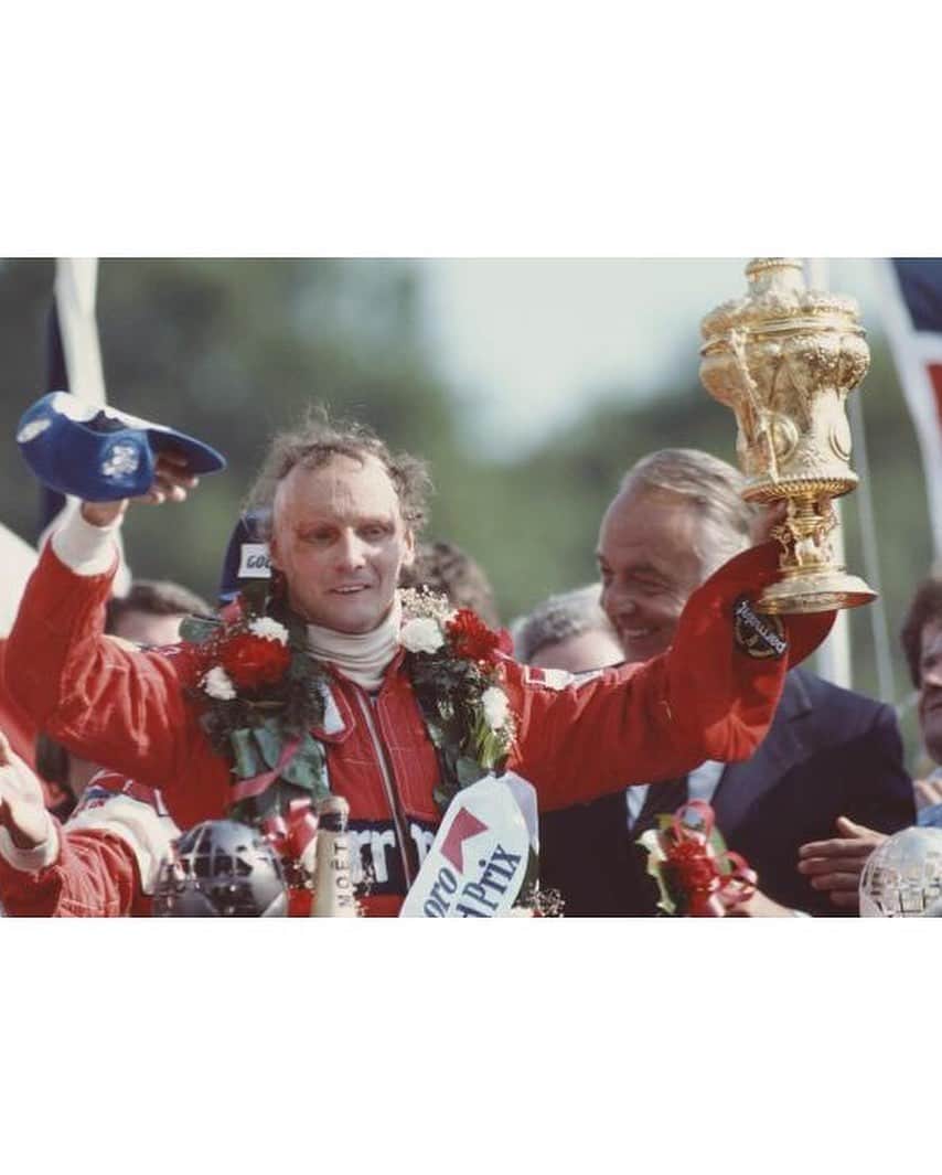 リンゼイ・ボンさんのインスタグラム写真 - (リンゼイ・ボンInstagram)「Niki Lauda. One of the toughest people I’ve ever met. One of the greatest athletic survival and comeback stories of all time.  Always spoke his mind. Always had a smile. Loved speed as much as I do. Rest In Peace my friend. 🙏🏻❤️」5月22日 9時36分 - lindseyvonn
