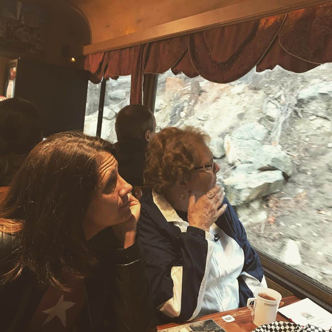 ベン・ヒギンズさんのインスタグラム写真 - (ベン・ヒギンズInstagram)「Just spent the weekend with my grandma, aunt, and mother in Denver. These moments force gratitude and gratitude undoubtedly leads to joy. As a result I’m joy filled tonight. These are special women, leaders of families and futures. Thanks @thejacquard for putting these beauties up for the weekend! And yes the first picture is me and my grandma not me and my sister!」5月22日 9時45分 - higgins.ben