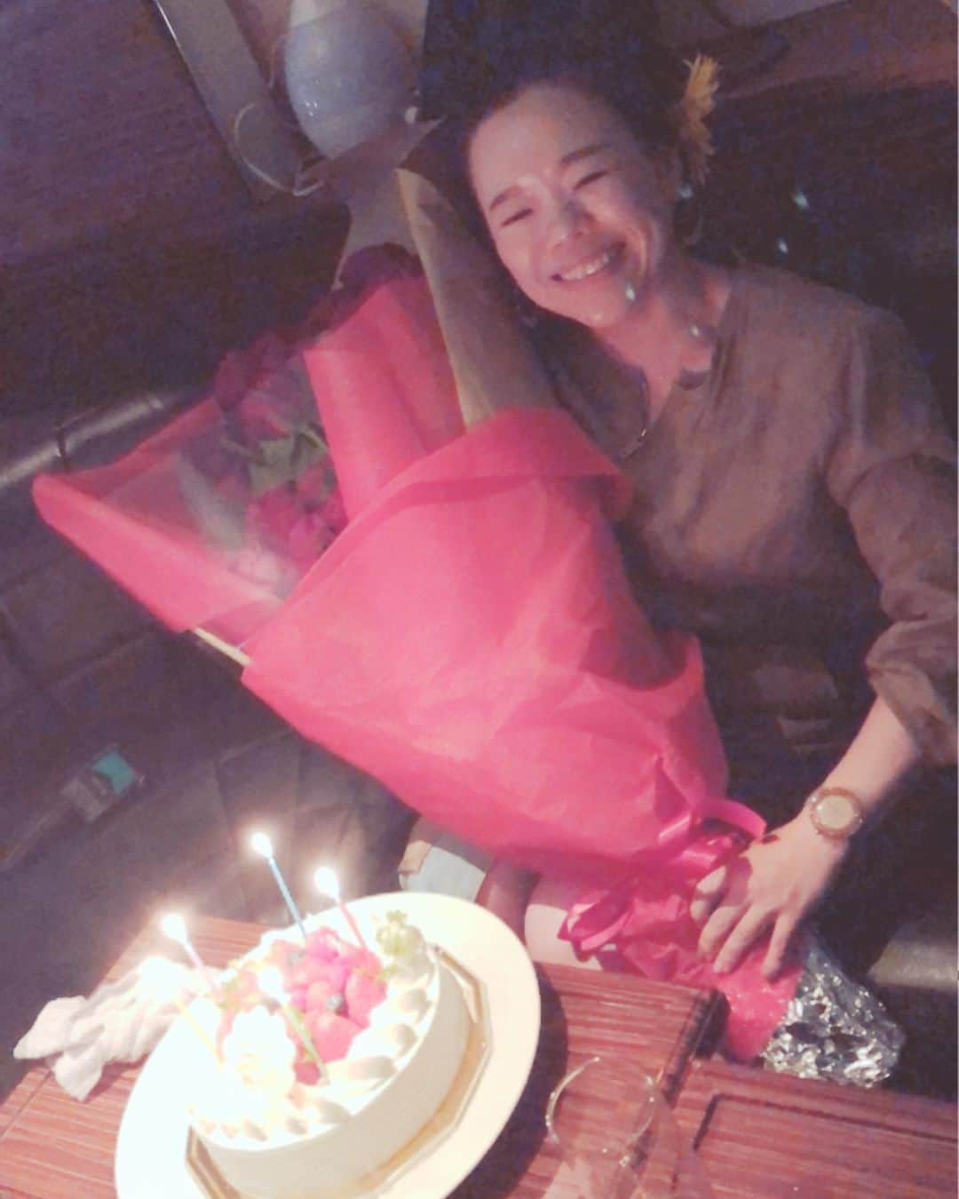 川原由維さんのインスタグラム写真 - (川原由維Instagram)「可愛いみか💛が、みんなを集めてお誕生日会🎂🎉してくれました❤️ 試合で疲れてるのにありがとう❤️💛💜🧡 最高の誕生日になったよ〜❤️ みか❤️ありがとう❣️ みんなありがとう😘  @mikamiyazato_official  @kakigram727  @takeji_gushi  みんなありがとう❤️ #誕生日 #ありがとう #ぐしくん #あなたはこういう場では最高だね笑笑」5月22日 9時58分 - yui5520