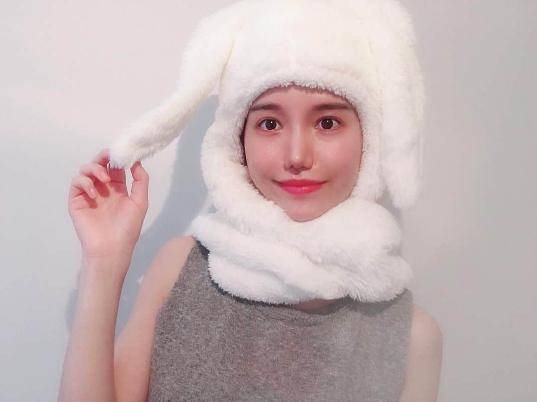 尾島沙緒里のインスタグラム：「今なら言えるっ﻿ おはようさぎ🐰﻿ ﻿ #おはようさぎ #着ぐるみ #うさぎコスプレ #1日1枚」