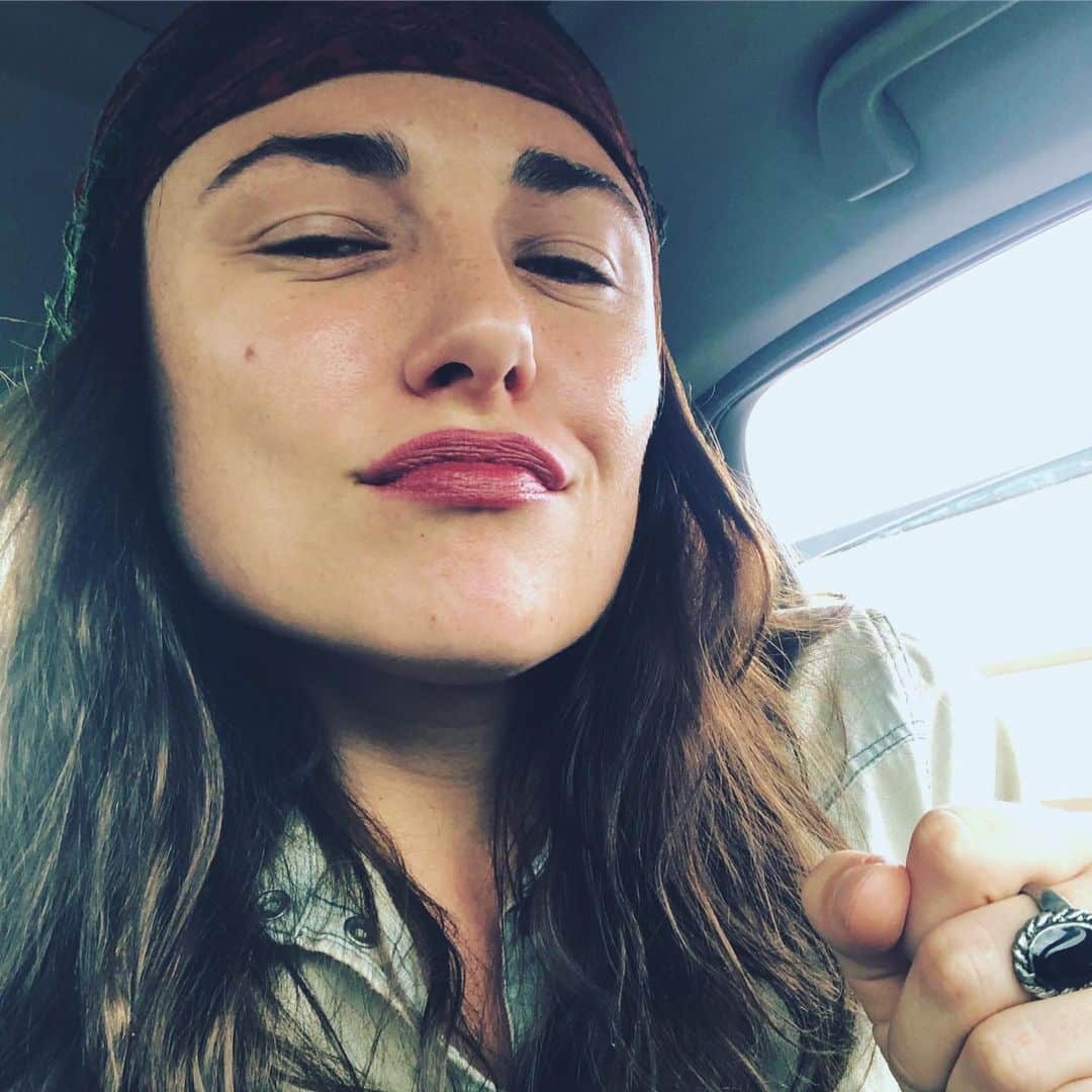 ブリアナ・エヴィガンのインスタグラム：「Feels good to be a pirate... #onceapiratealwaysapirate」