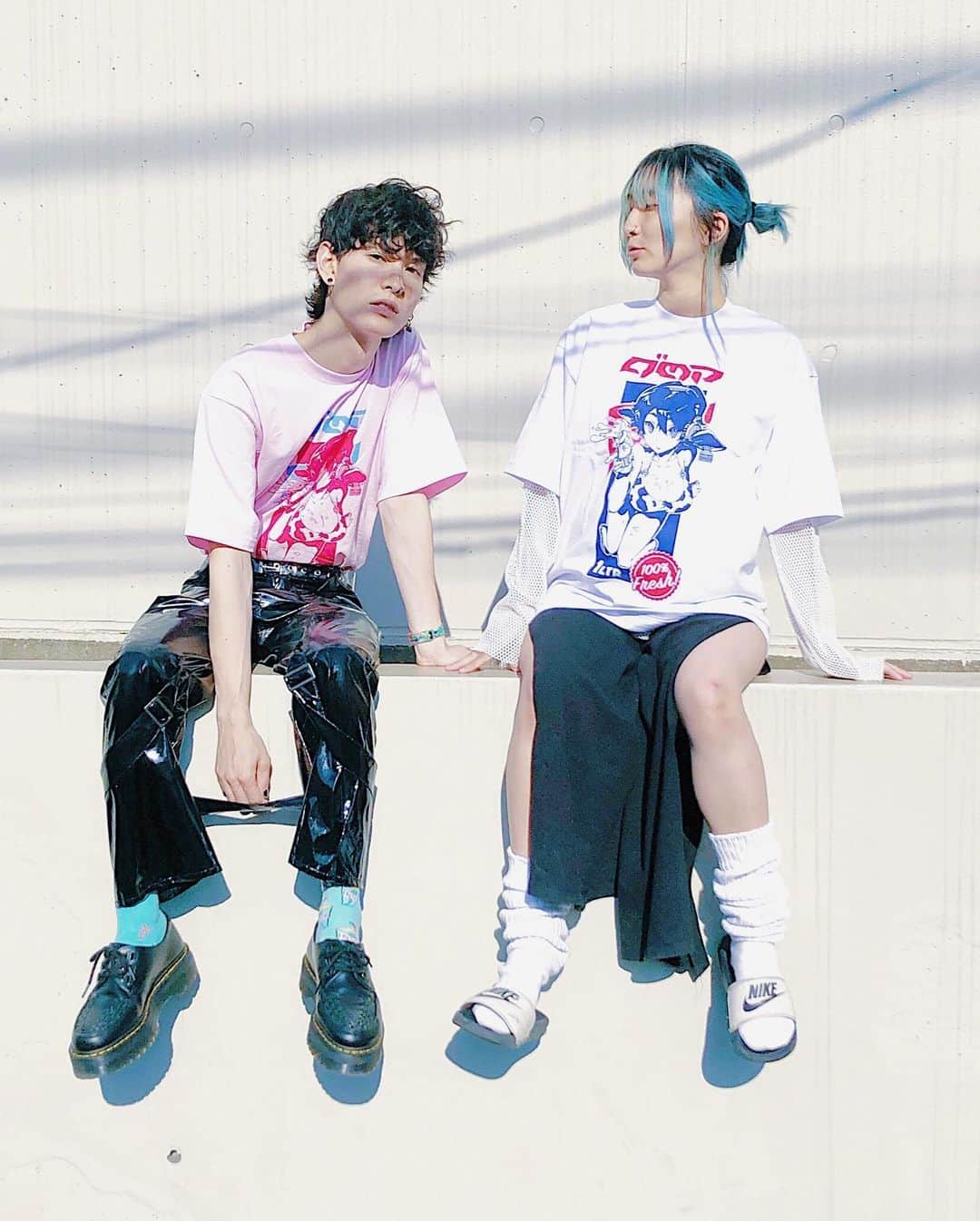 のインスタグラム：「#いかつい妊婦になりたくて ニンプちゃんの間にどうしてもルーズソックスが履きたいガール🛸もう最近、足が浮腫みすぎて痛い！！こむら返りで痛い！！ thx @kudan_jp #マタニティコーデ？」