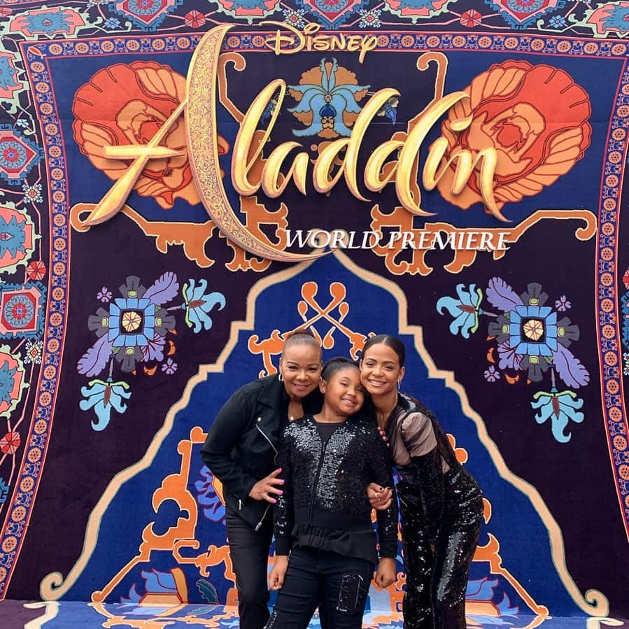 クリスティーナ・ミリアンさんのインスタグラム写真 - (クリスティーナ・ミリアンInstagram)「3 Wishes & A Magic Carpet Ride..🧞‍♂️ @disneyaladdin #AladdinMovie #momlife  Update: WE LOVED THE MOVIE! It’s so good! You have to see it.」5月22日 10時42分 - christinamilian