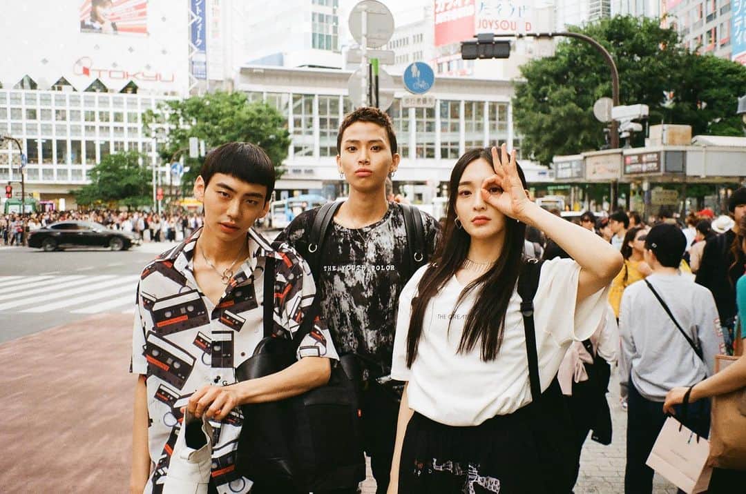 のインスタグラム：「🤞🏻 . . . #shibuya #shooting #촬영중 #환영해요 @thegreatest_official」