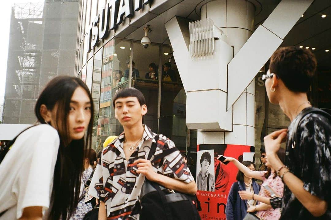 佐藤かよさんのインスタグラム写真 - (佐藤かよInstagram)「🤞🏻 . . . #shibuya #shooting #촬영중 #환영해요 @thegreatest_official」5月22日 10時45分 - satokayo1226