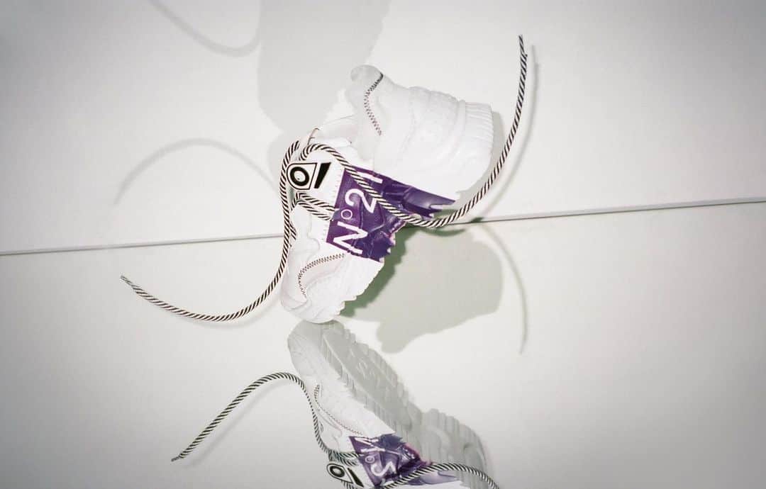 I.T IS INSPIRATIONさんのインスタグラム写真 - (I.T IS INSPIRATIONInstagram)「Hit a purple patch with the N°21 x I.T Exclusive Collection 💜  N°21 x I.T Billy Sneakers in Ultra-Violet Purple Click the link in bio and BUY NOW! - N°21 x I.T REFLECT YOUR TRUE COLOURS  Now available at I.T Hysan One and on ITeSHOP. - #IT_N21 #ReflectYourTrueColours #GlobalExclusive #IT_N21Billy #ITHK #ITisInspiration #N21 #numeroventuno」5月22日 20時20分 - ithk