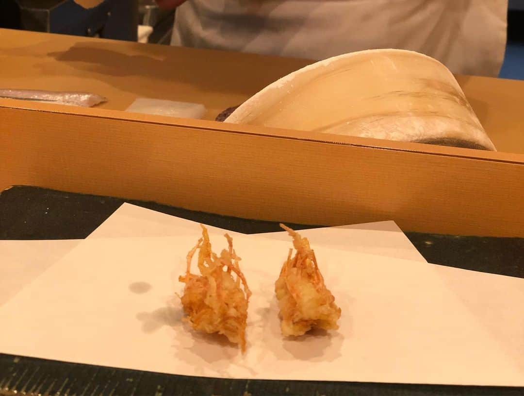 大政絢さんのインスタグラム写真 - (大政絢Instagram)「今回の旅は食。 とにかくずっと食べてました。でも、美味しすぎて食べられてしまうマジック！ まずはてんぷらみかわさん 秋田の旬の山菜も天ぷらで満喫でき幸せすぎました… #秋田旅行」5月22日 20時21分 - aya_omasa_official