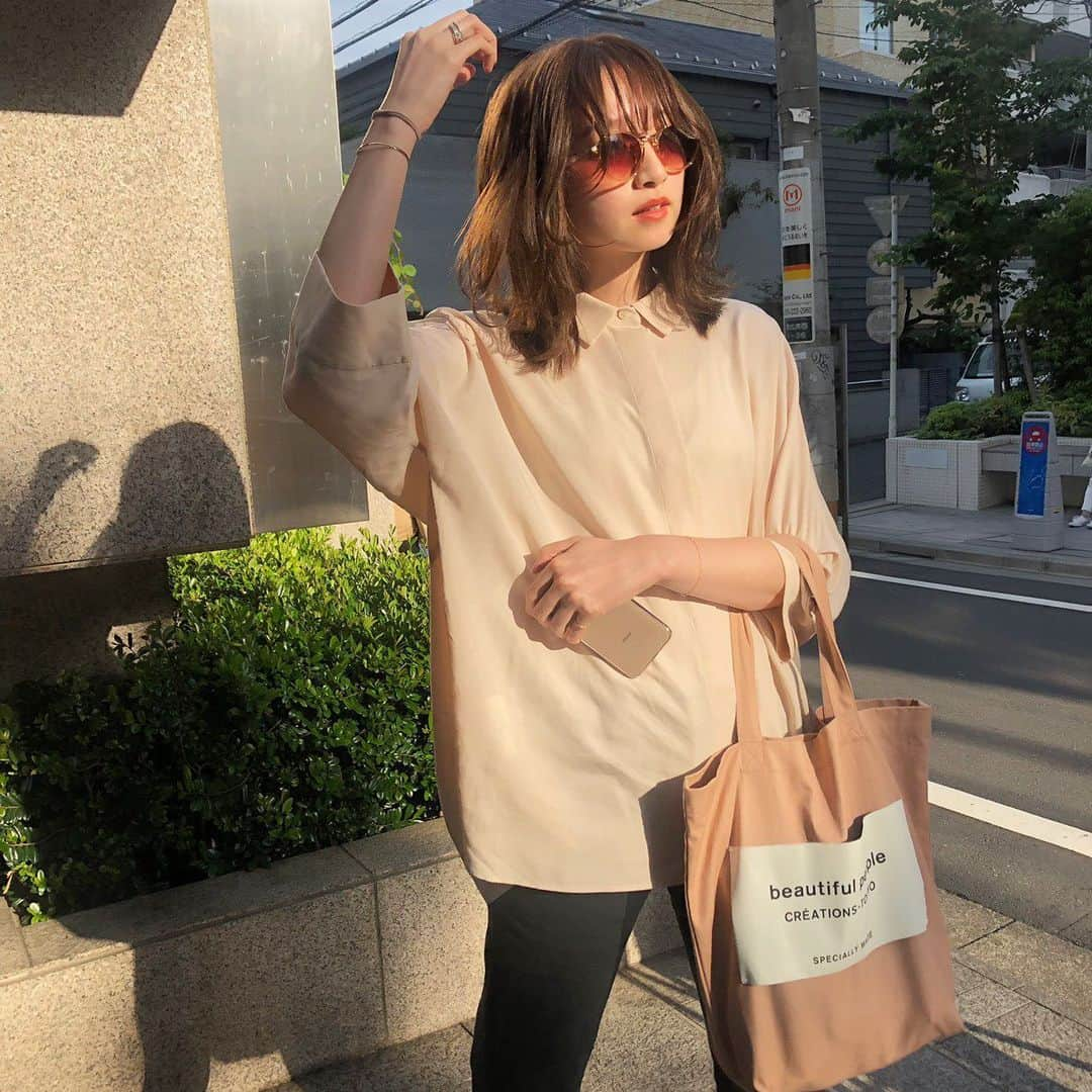 鹿沼憂妃さんのインスタグラム写真 - (鹿沼憂妃Instagram)「夕日と風がいい仕事してる💗🌬 photo by お金ちゃん📸 @kaneta.hair @kaneman.jp #SHIMA」5月22日 20時22分 - shika_0225