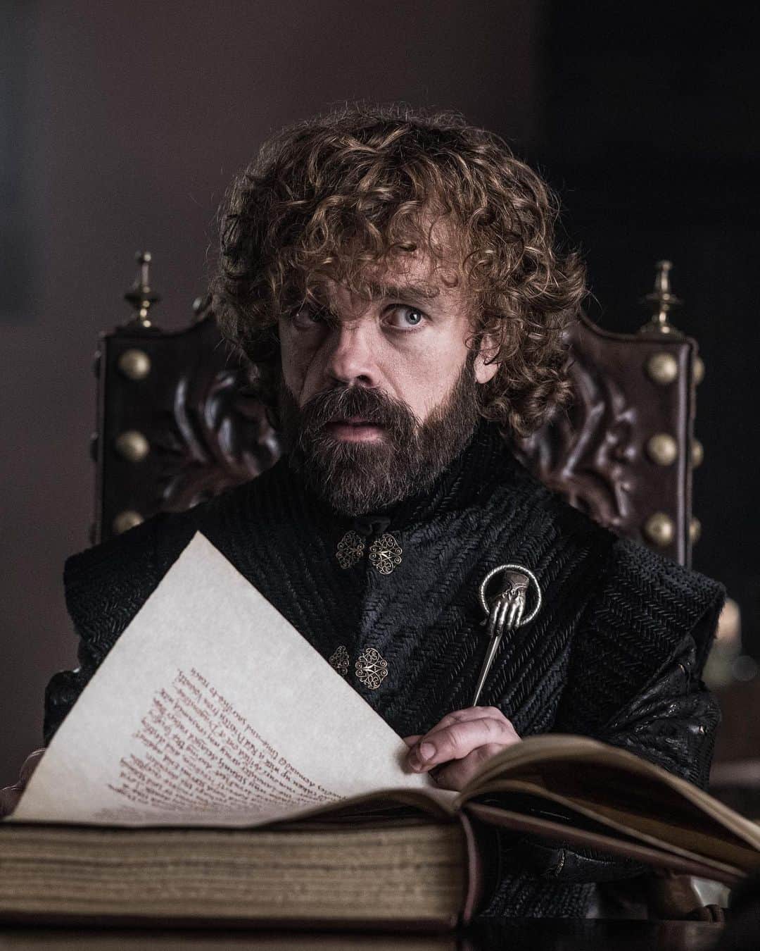 ピーター・ディンクレイジのインスタグラム：「What was your favorite scene in the Game of Thrones finale?#TheIronThrone」