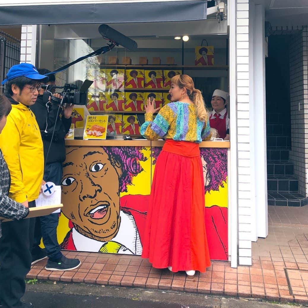 のインスタグラム：「レディース有吉のロケで。 とにかくパンをたらふく食べ、奇抜な名前を当てまくるという企画🙏 まだまだ沢山の奇抜な名前があるだろうなー とても斬新な企画で、面白すぎました😌 スタッフ、関係者のみなまさありがとうございました🥐 ただ、目隠ししなくても名前見ませんからね😑😑😑 #フジテレビ #レディース有吉 #予想屋 #パン屋めぐり #奇抜な名前当て #斬新すぎる #いい意味で #インスタバエ」