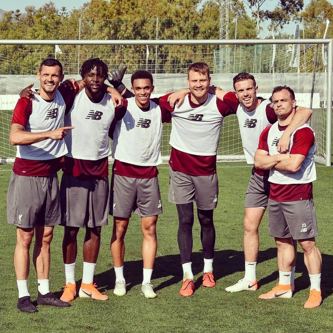 シモン・ミニョレさんのインスタグラム写真 - (シモン・ミニョレInstagram)「Winning team in training 💪🏻 #YNWA」5月22日 20時33分 - 22mignolet22