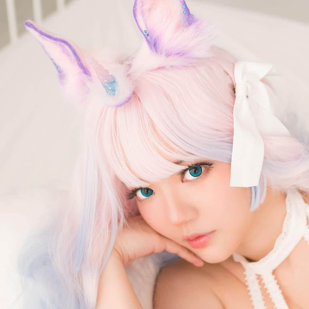 YingTzeさんのインスタグラム写真 - (YingTzeInstagram)「* stares * Sleeping Unicorn not sleeping anymore. 🦄 ✨ How many hours of sleep do you need per day ? I need at least 8 hours ! _ Editing my photos before diving into Toxic Legends tonight at 9pm-1am (GMT+8). ▶️ fb.gg/yingtze1206  p/s : Dear FB Supporters , do check out my latest post to redeem your free button badge. ❤️👌🏻 _ 📸 @17.ambition  #blessed #ytzoriginals #kemonomimi #unicorn #unicornhair #ifairy #ifairylens」5月22日 20時36分 - yingtze