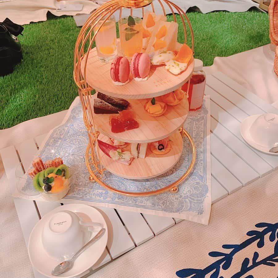 ななぴさんのインスタグラム写真 - (ななぴInstagram)「FRUIT PICNIC 🍩🍽☕️ ﻿ ﻿ オシリスちゃまとデートしてきた👶🏼🍼💓﻿ ﻿ ﻿ 可愛いところ発見して、﻿ ななぴとここ行きたい！💓﻿ ﻿ て誘ってくれるの可愛すぎる😭﻿ 誘ってくれてありがとううう🥰﻿ ﻿ ﻿ フルーツピクニックでケーキからの﻿ 肉バル→スタバのがっつりコースで﻿ 満腹デートしてきました👭笑﻿ ﻿  #フルーツピクニック #デート #女子会 #花柄ワンピ」5月22日 20時40分 - __nanapgram__