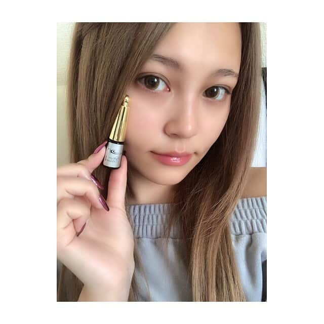 土屋怜菜（れいぽよ）さんのインスタグラム写真 - (土屋怜菜（れいぽよ）Instagram)「最近二重の調子が悪いし﻿ 湿気で浮腫みやすくなる😭😭﻿ ﻿ 梅雨の時期にむけてナイトアイボーテ﻿ で集中ケア中🙆❤﻿ ﻿ 目元って一番見られるところで重要だから﻿ しっかりケアしてぱっちり二重で﻿ 梅雨を乗り切るよ〜﻿ ﻿ 皆、湿気や汗で二重のりが取れちゃった～！﻿ って経験ないかな？？﻿ ﻿ 二重が崩れちゃって何回も﻿ 直すのは大変だよね😢﻿ ﻿ 今から対策しておけば二重の心配しなくて﻿ お出かけできるから﻿ みんなも早めにケアして梅雨も﻿ 本物二重でぱっちりにしよ😉💕﻿ ﻿ 安く買えるキャンペーン中みたいだから﻿ 要チェック❤﻿ ﻿  @nighteyebeaute﻿ ﻿ #ナイトアイボーテ #二重 #ふたえ #一重から二重 #夜用 #クセ付け液 #梅雨 #湿気 #二重ケア #女子力アップ #可愛いは作れる」5月22日 20時42分 - reipoyo_0411