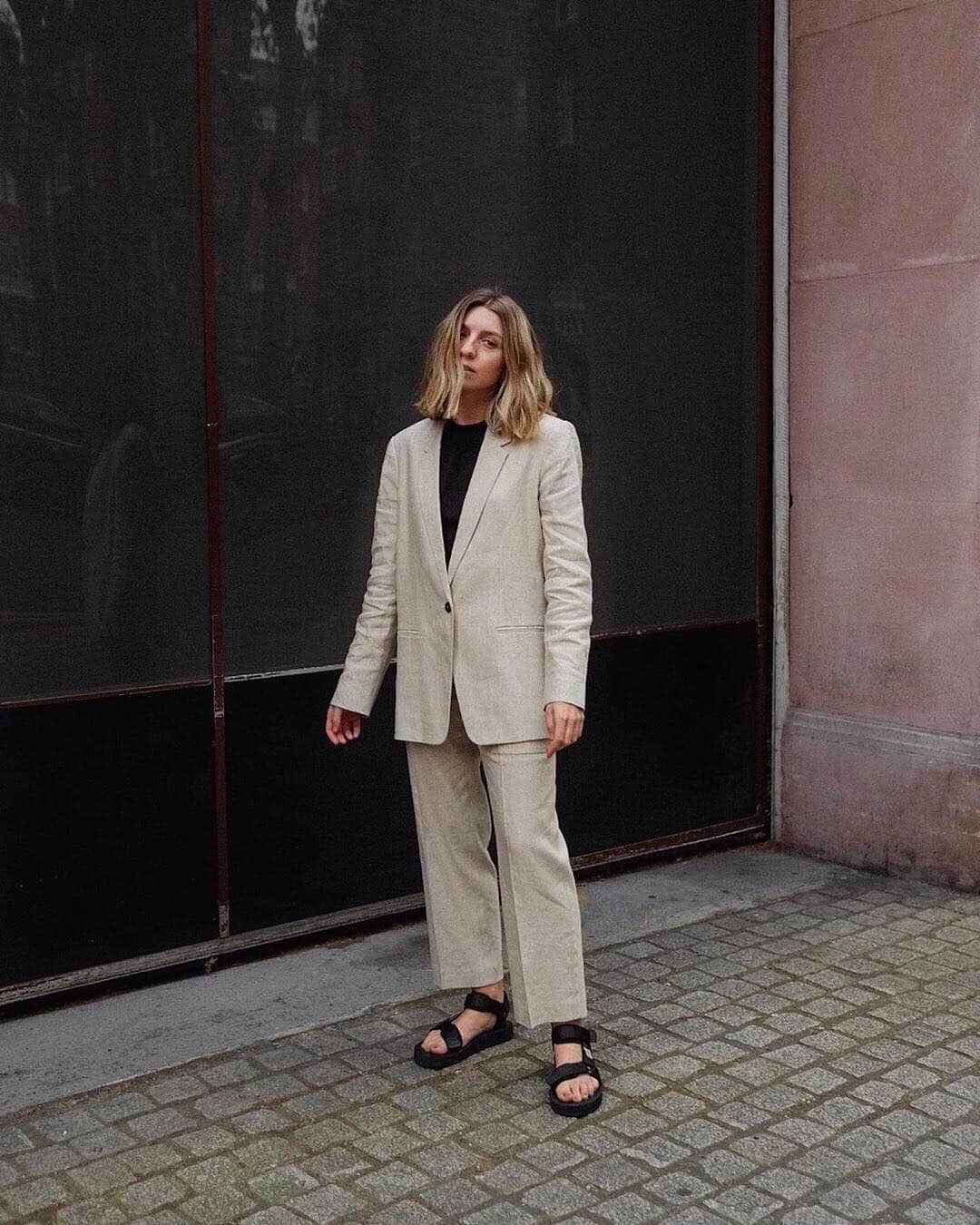 Club Monacoのインスタグラム：「Swipe for spring. 🌸  @brittanybathgate in full bloom at London’s #CMInBloom.  Visit our installation in Sloane Square through May 25th. #chelseainbloom」