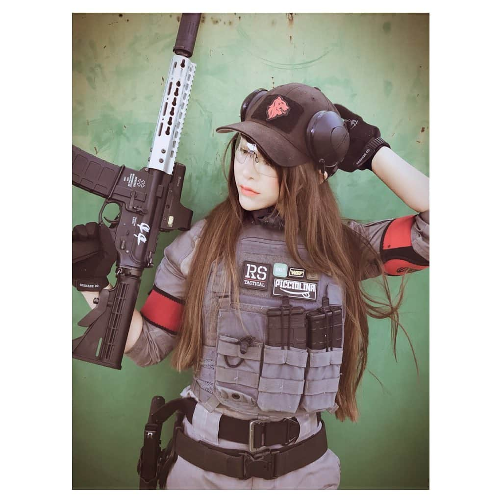 戦え‼︎ぴっちょりーなさんのインスタグラム写真 - (戦え‼︎ぴっちょりーなInstagram)「. . 今からっ💕テレビ番組💕 #未来世紀ジパング で . . 🔫特殊部隊🔫特集！！！ . .ふあああああ 楽しみすぎるううううう . . 🌈ぴっちょりーな使用BB弾🌈 sponsord @bbgallop . . 🔫ぴっちょりーな使用loadout 🔫 @risingsuntactical . . @lbtinc  @lbx.milsim  @lbx.tactical  @eg_usa  @smokegrenades  @eg_airsoft  @always_outnumbered_llc  @1legion_superfly  @knotgood.co  @americanmilsim  @tactical_hostyle @whoshotfirstllc . . 🖤🖤🖤🖤PICCIOLINA☆SCHEDULE🖤🖤🖤🖤🖤 . . . . 🛵ゲスト出演🛵 ★イベント★ 9月15(日)@福島 comingsoon . . . . . 🖤🖤🖤🖤🖤🖤🖤🖤🖤🖤🖤🖤🖤🖤🖤🖤🖤 🖤 #eotech #noveske  #airsofter#airsofters#airsoftgun#airsoftguns#ぴっちょりーな #piccholina #airguns#airgun#airsofterphoto#airsofting#airsoftwar#airsoftworld#airsoftjapan#airsoftgirl#girlswithguns#doairsoft#airsoft#サバゲー#サバゲー女子#銃#ミリタリー#military」5月22日 21時00分 - picciolina.airsoftgirl