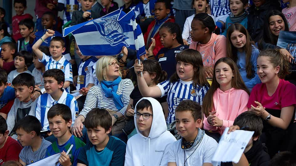 レアル・ソシエダさんのインスタグラム写真 - (レアル・ソシエダInstagram)「Eskerrik asko Villabona! 💙⚪️ . #AurreraReala #RealSociedad #Football」5月22日 21時09分 - realsociedad