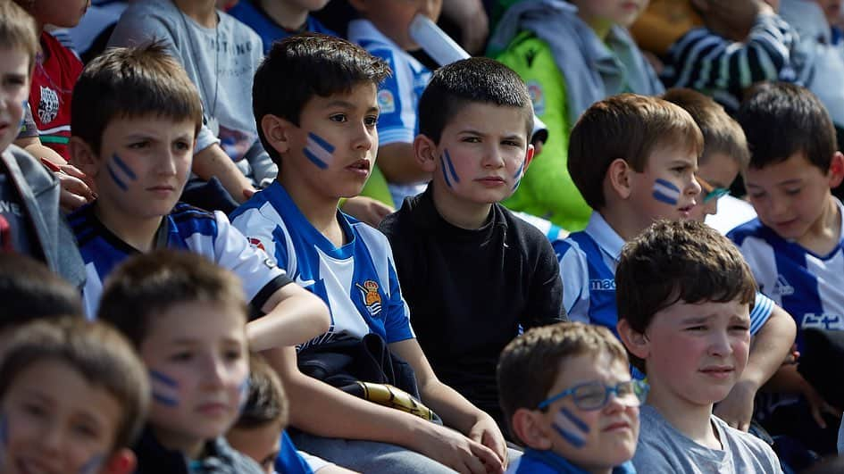 レアル・ソシエダさんのインスタグラム写真 - (レアル・ソシエダInstagram)「Eskerrik asko Villabona! 💙⚪️ . #AurreraReala #RealSociedad #Football」5月22日 21時09分 - realsociedad