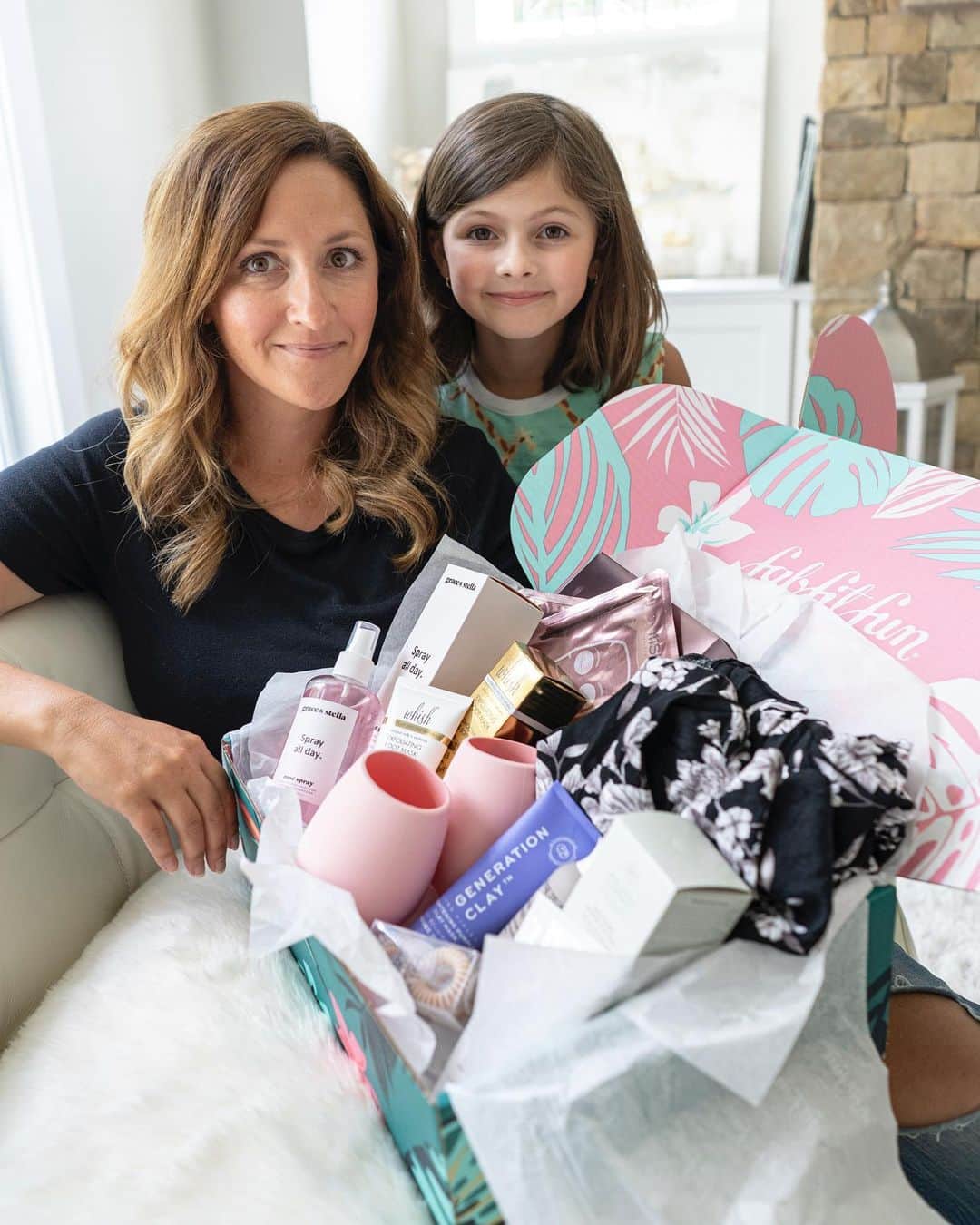 Angie Keiserのインスタグラム：「#fabfitfunpartner Thought the summer box from @fabfitfun would be a nice little gift to myself. Turns out, I have a small person claiming the kimono and insisting the silicone wine glasses are perfectly suitable for kombucha too. That Living Proof frizz control styling cream is ALL MINE though! Use code: AngieK to get $10 off your own box at www.fabfitfun.com PS - now available in the UK!!!」