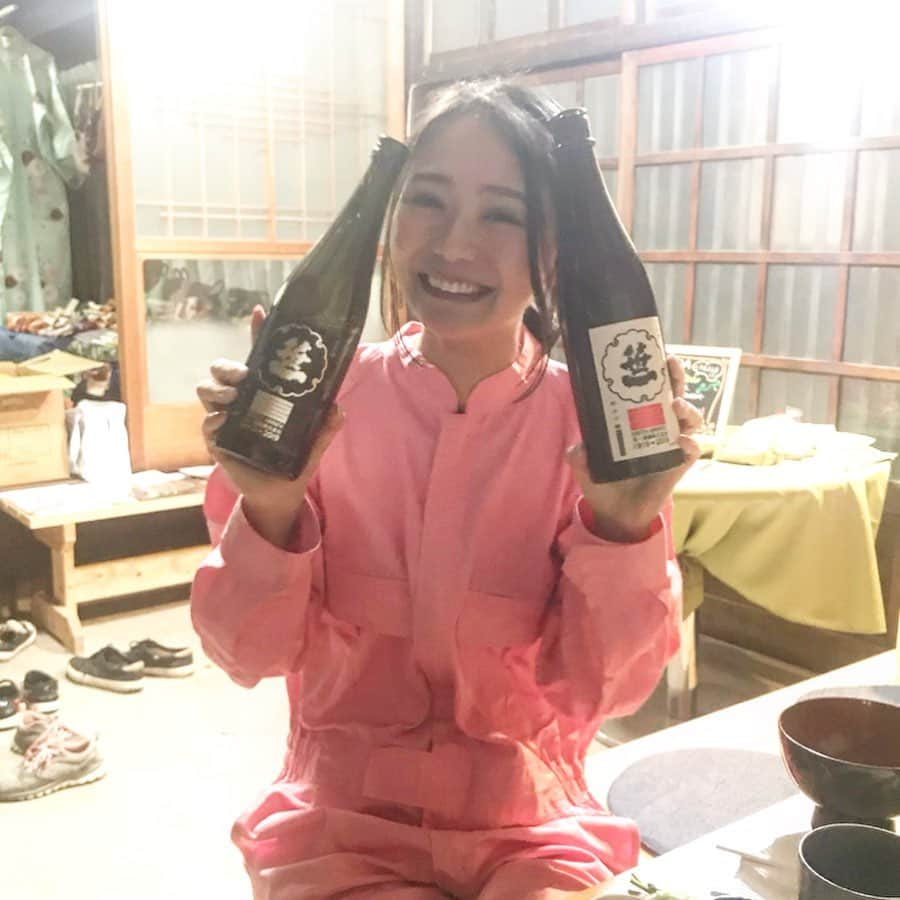 緑川静香さんのインスタグラム写真 - (緑川静香Instagram)「【しーたん日本酒録】  笹一酒造@山梨  今年100周年を迎えた山梨県大月市の酒蔵。 2013年以降、設備を全廃し、麹造りと酒母工程を手作業に戻した。 以前紹介した「旦」はそこから始まったそうな。 大月産の山田錦を100%使用した笹一純米、夢山水100%使用したもの、100年記念酒などバラエティに富んだ食中に合う美味いお酒ばかりでしたっ！  #しーたん日本酒録 #酒蔵巡り #唎酒師 #日本酒 #日本酒女子 #笹一酒造 #山梨 #笹一 #夢山水 #着物 #sake #japanesesake #sakebomb #sakebottle #kimono #일본술」5月22日 21時17分 - midorikawa_shizuka