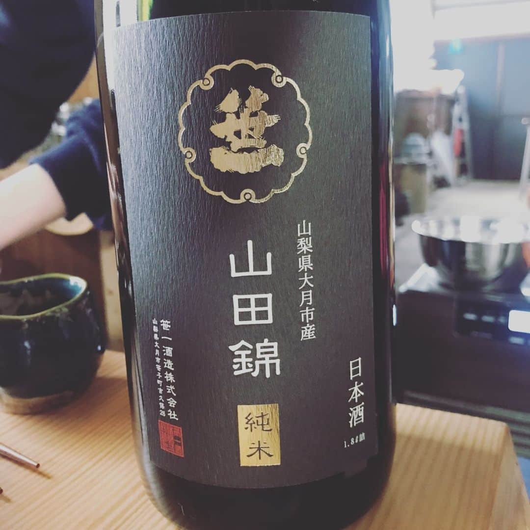 緑川静香さんのインスタグラム写真 - (緑川静香Instagram)「【しーたん日本酒録】  笹一酒造@山梨  今年100周年を迎えた山梨県大月市の酒蔵。 2013年以降、設備を全廃し、麹造りと酒母工程を手作業に戻した。 以前紹介した「旦」はそこから始まったそうな。 大月産の山田錦を100%使用した笹一純米、夢山水100%使用したもの、100年記念酒などバラエティに富んだ食中に合う美味いお酒ばかりでしたっ！  #しーたん日本酒録 #酒蔵巡り #唎酒師 #日本酒 #日本酒女子 #笹一酒造 #山梨 #笹一 #夢山水 #着物 #sake #japanesesake #sakebomb #sakebottle #kimono #일본술」5月22日 21時17分 - midorikawa_shizuka