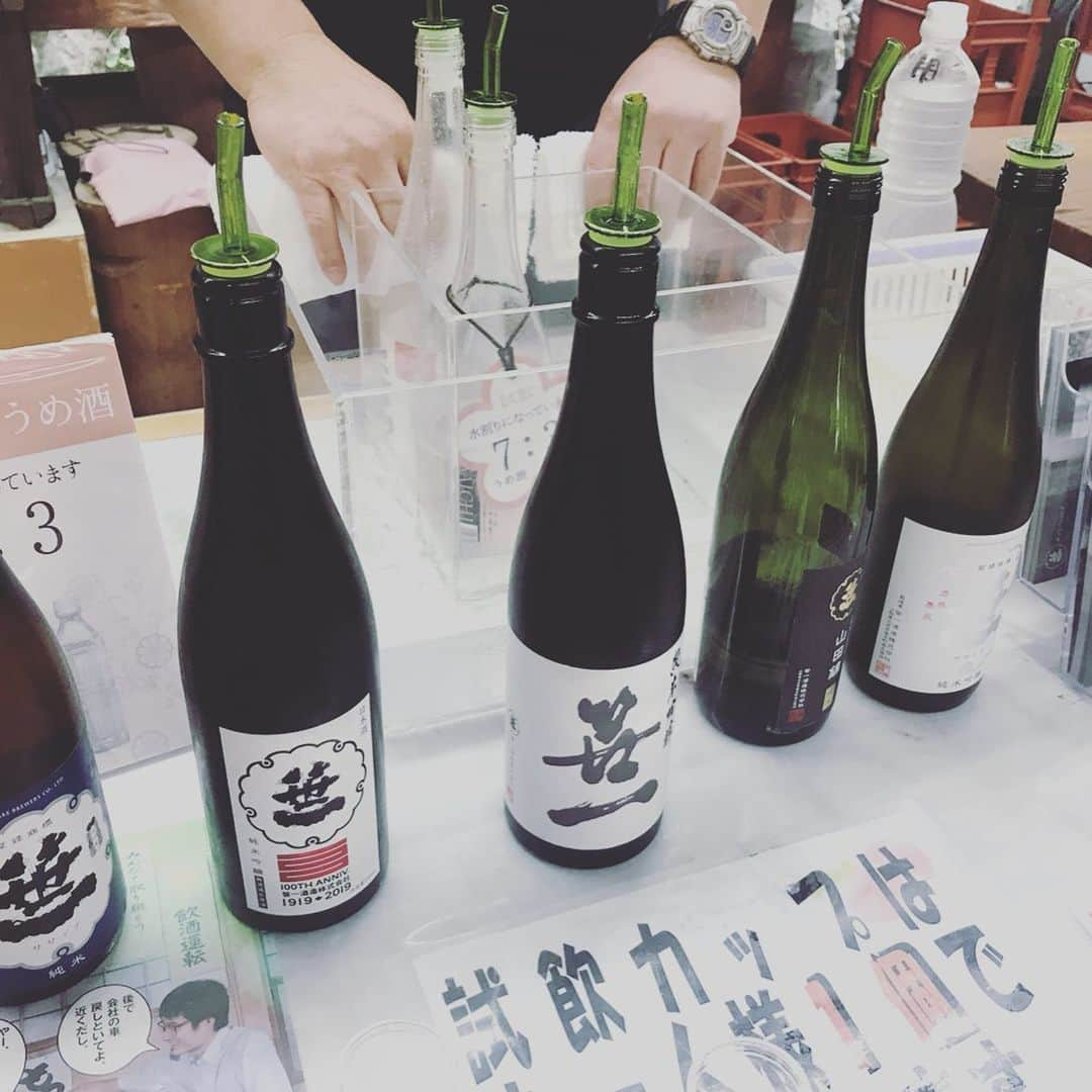 緑川静香さんのインスタグラム写真 - (緑川静香Instagram)「【しーたん日本酒録】  笹一酒造@山梨  今年100周年を迎えた山梨県大月市の酒蔵。 2013年以降、設備を全廃し、麹造りと酒母工程を手作業に戻した。 以前紹介した「旦」はそこから始まったそうな。 大月産の山田錦を100%使用した笹一純米、夢山水100%使用したもの、100年記念酒などバラエティに富んだ食中に合う美味いお酒ばかりでしたっ！  #しーたん日本酒録 #酒蔵巡り #唎酒師 #日本酒 #日本酒女子 #笹一酒造 #山梨 #笹一 #夢山水 #着物 #sake #japanesesake #sakebomb #sakebottle #kimono #일본술」5月22日 21時17分 - midorikawa_shizuka