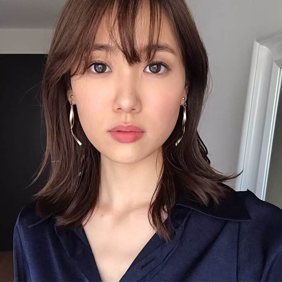 小林ようのインスタグラム：「今日のゆうこさんメイク @yu_k514  大人っぽくて好きだった〜 . #makeup #hairstyling #model #shooting #selfie #🤳 #셀피 #메이크업 #모델 #大人メイク #小林よう #瞳にセルフィーの手映ってて恥ずかしいから拡大しないでほしい」