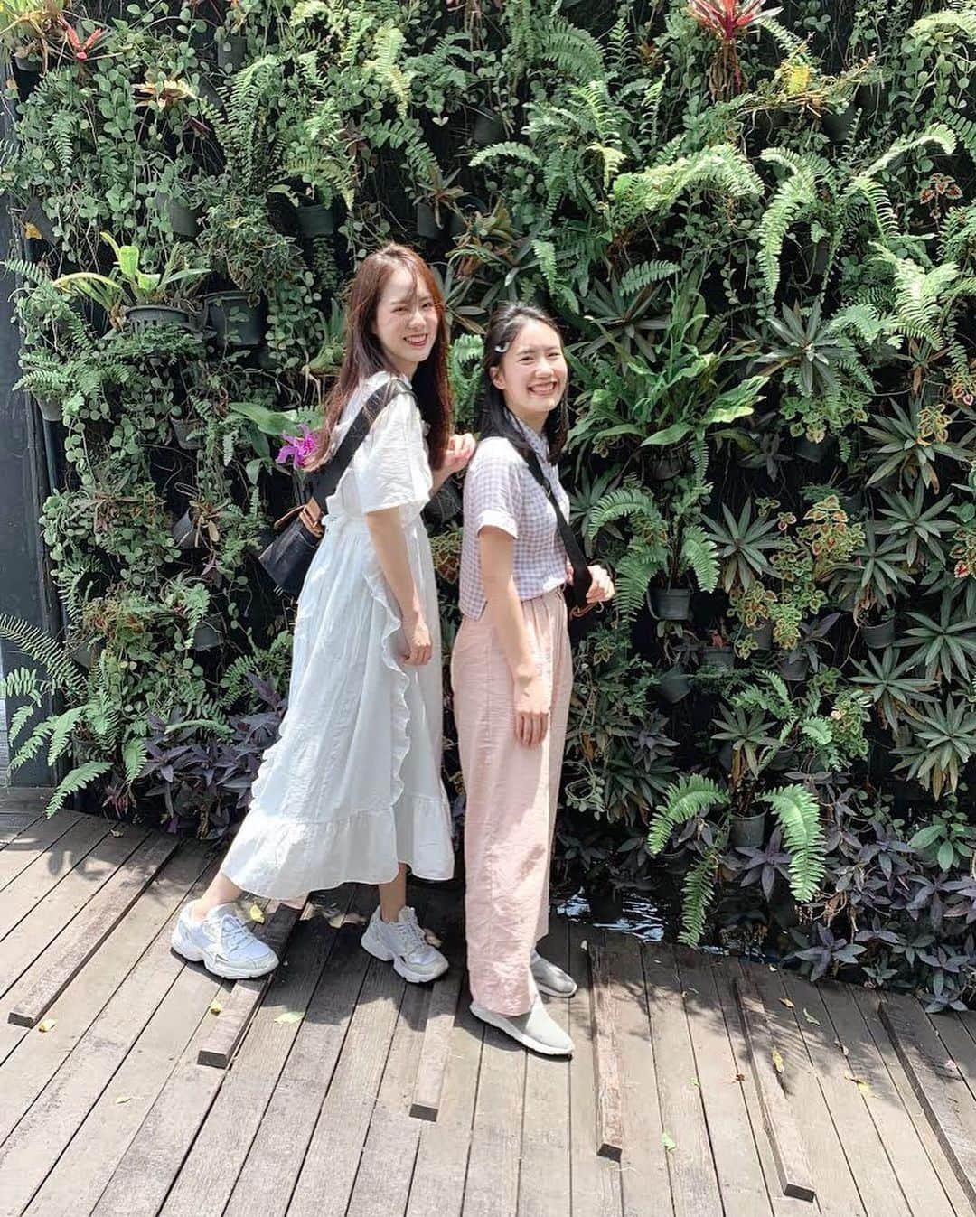 PIMTHAさんのインスタグラム写真 - (PIMTHAInstagram)「#เมอาพิมฐา พาเที่ยวกับ Booking.com จ้าาา 🤩 พักมาหมดแล้วทั้งโรงแรม รีสอร์ท คอนโด คราวนี้เรามานอนที่บ้านต้นไม้แบบเกร๋ๆ เพียงคลิกจองผ่าน Booking.com ง่ายๆ ฟรีค่าธรรมเนียม แถมจองก่อนจ่ายทีหลังไปอีก วันหยุดทั้งที่ชวนเพื่อนไปเที่ยวกันจ้าา อ้อ! อย่าลืมไปเล่นเกมที่เพจ MayyR ด้วยนะ #Bookingcom #sponsor @mayyr_」5月22日 21時27分 - pimtha