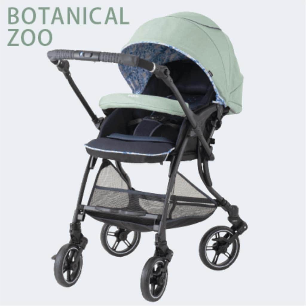 ピジョンさんのインスタグラム写真 - (ピジョンInstagram)「【今年は🦁Botanical Zoo(ボタニカルズー)🦓】4月に新発売しましたシングルタイヤベビーカーのランフィシリーズ❤️「赤ちゃん本舗共同開発品」Runfee Lino'n（ランフィリノン）RA9ですが…😆 今年もやりますよ❗・ ・ 全国1600台限定の夏デザイン🍍 デザイン名は🐇Botanical Zoo(ボタニカルズー)🦉・ ・ ・ 幌の内側は今流行りのボタニカル柄に、ライオンやトラ、鳥やナマケモノなどのアニマル柄を散りばめたデザイン。  幌の外側は、夏らしいミントグリーン😃✨ 杢生地を使っているので、ただ爽やかなだけでなく、ちょっとやさしくリラックスできる色合い😌 初夏のお出かけを軽やかにしてくれるベビーカーです。  昨年発売した夏限定デザインは、 全国で1000台限定でしたが、あっという間にsold outに💦  つきましては。 今年は増量🍚1600台限定です‼️ とはいえど、1000台があっという間だったので、気になる方はぜひお早めに🏃‍♂️・ ・ ・ ランフィリノンの夏モデルは、その夏に生まれた記念にセレクトする方もいて、なんだか嬉しく思いました😆  発売は6月1日（土）から。 ぜひアカチャンホンポのお店をのぞいてみてくださいね😆🎵 ※詳細は今上がっているストーリーURL、または「ランフィリノン」でWeb検索してください🔍 ---------- #赤ちゃん #ベビー #妊婦 #マタニティ #プレママ #マタニティライフ #初マタ #出産準備 #出産準備品 #赤ちゃんとお出かけ #ベビーカー #ベビーカーデビュー #初ベビーカー #ランフィ #ランフィリノン #ランフィリノン3 #アカチャンホンポ #シングルタイヤ #シングルタイヤベビーカー #ボタニカル #アニマル柄 #夏モデル #押しやすい #新商品 #ピジョン  #先日初めて行く美容院に行き  #飲み物を聞かれてりんごジュースをお願いしたら  #温かいのと冷たいのどっちがいいか聞かれる  #一瞬悩みましたがチキンな私は普通に冷たいをセレクト  #出てきたりんごジュースはぬるかったですね」5月22日 21時28分 - pigeon_official.jp