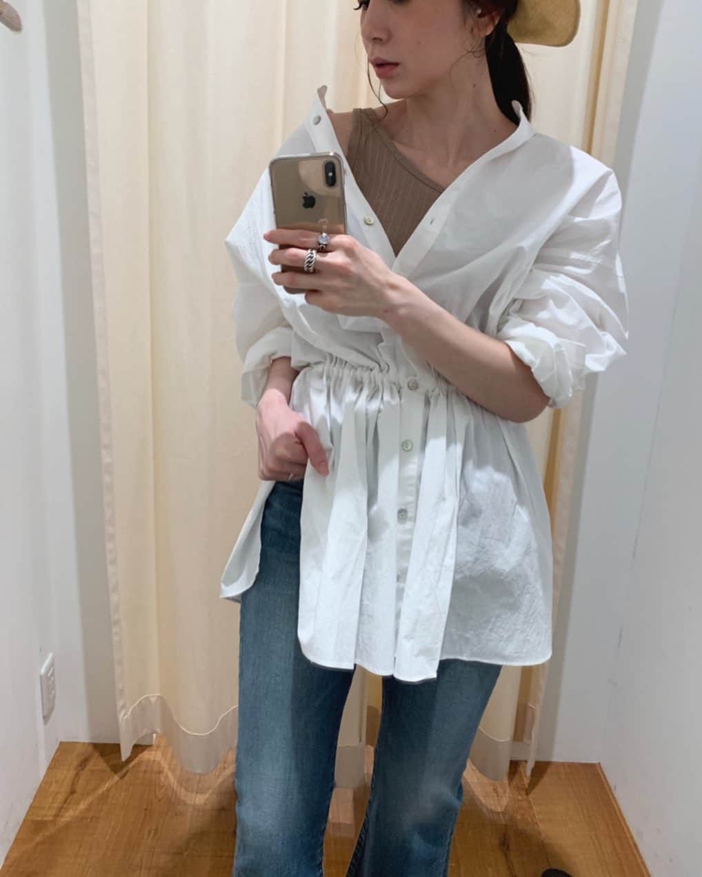 ungrid_minamiのインスタグラム：「. ウエストがしぼれるシャツは女性らしさと、着るだけでオシャレに見える一枚です🙌🏽✨ . @ungrid_official #Ungrid#アミュプラザ博多」