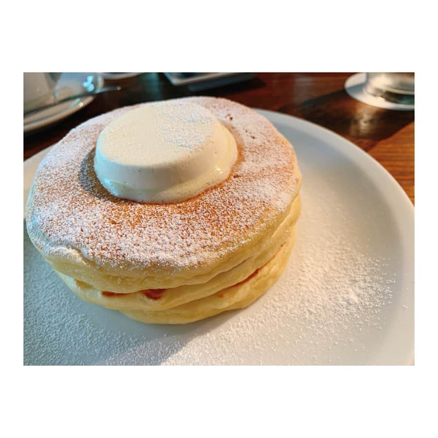 太田彩夏さんのインスタグラム写真 - (太田彩夏Instagram)「この前、楽々とカフェ行ったの。 パンケーキ美味しかった⸜❤︎⸝‍ #代官山カフェ  #ivyplace」5月22日 21時37分 - ayamelody0817