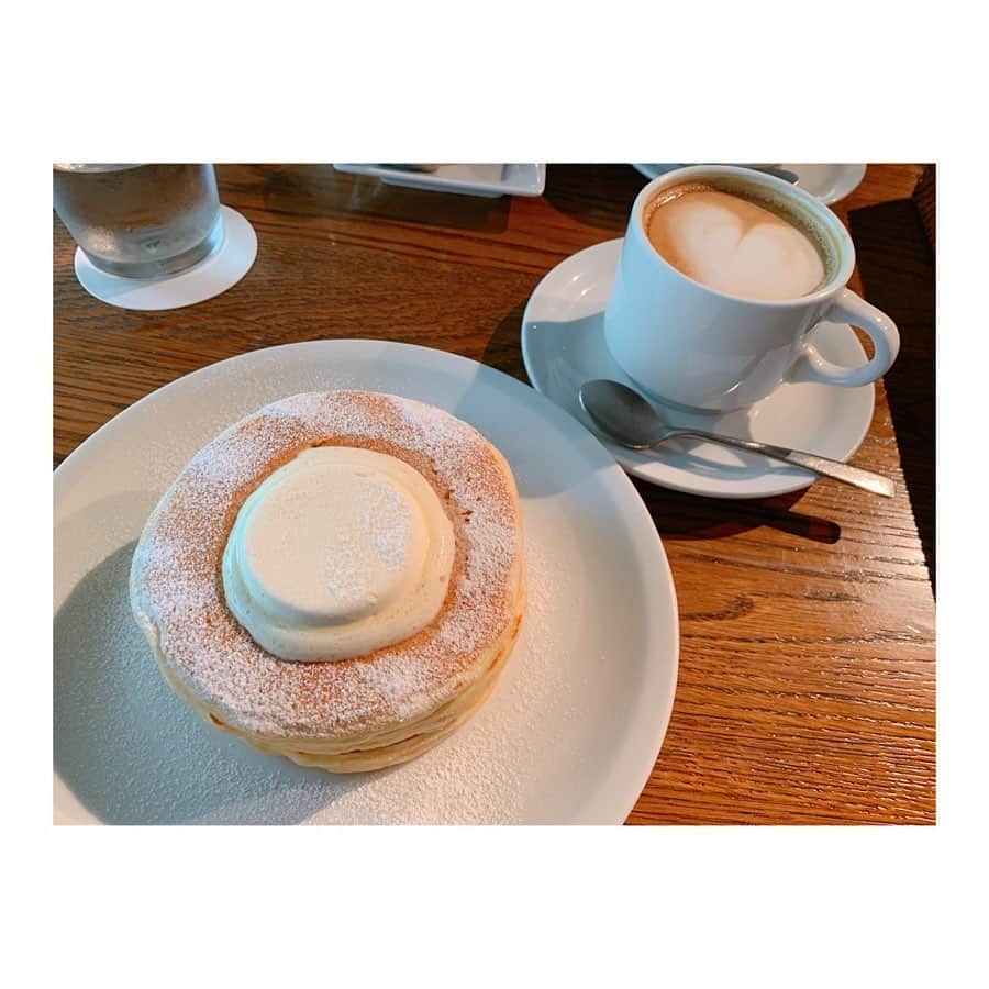 太田彩夏さんのインスタグラム写真 - (太田彩夏Instagram)「この前、楽々とカフェ行ったの。 パンケーキ美味しかった⸜❤︎⸝‍ #代官山カフェ  #ivyplace」5月22日 21時37分 - ayamelody0817