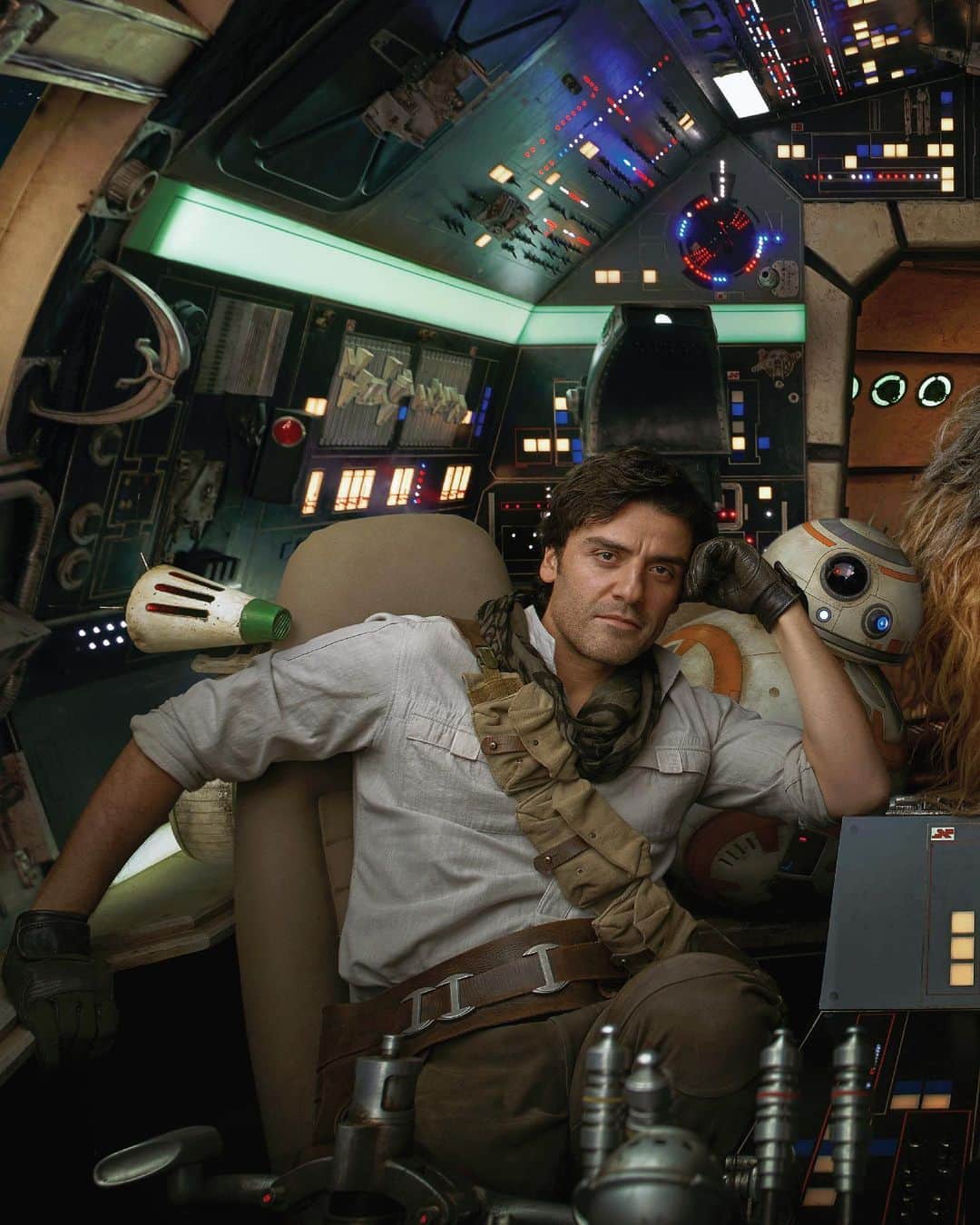 スター・ウォーズさんのインスタグラム写真 - (スター・ウォーズInstagram)「In a historic reunion, Lando Calrissian takes the helm of the Millennium Falcon, joined by Poe Dameron, Chewbacca, BB-8, and D-O. Photo by Annie Leibovitz for @VanityFair’s special Star Wars: #TheRiseOfSkywalker issue. Read the full cover story at link in our IG Story.」5月22日 21時37分 - starwars